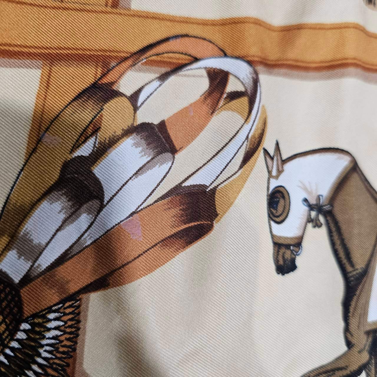 HERMES(エルメス) Carres 90 "Couvertures et tenues de jour" カレ 90 ベージュ シルク スカーフ 馬