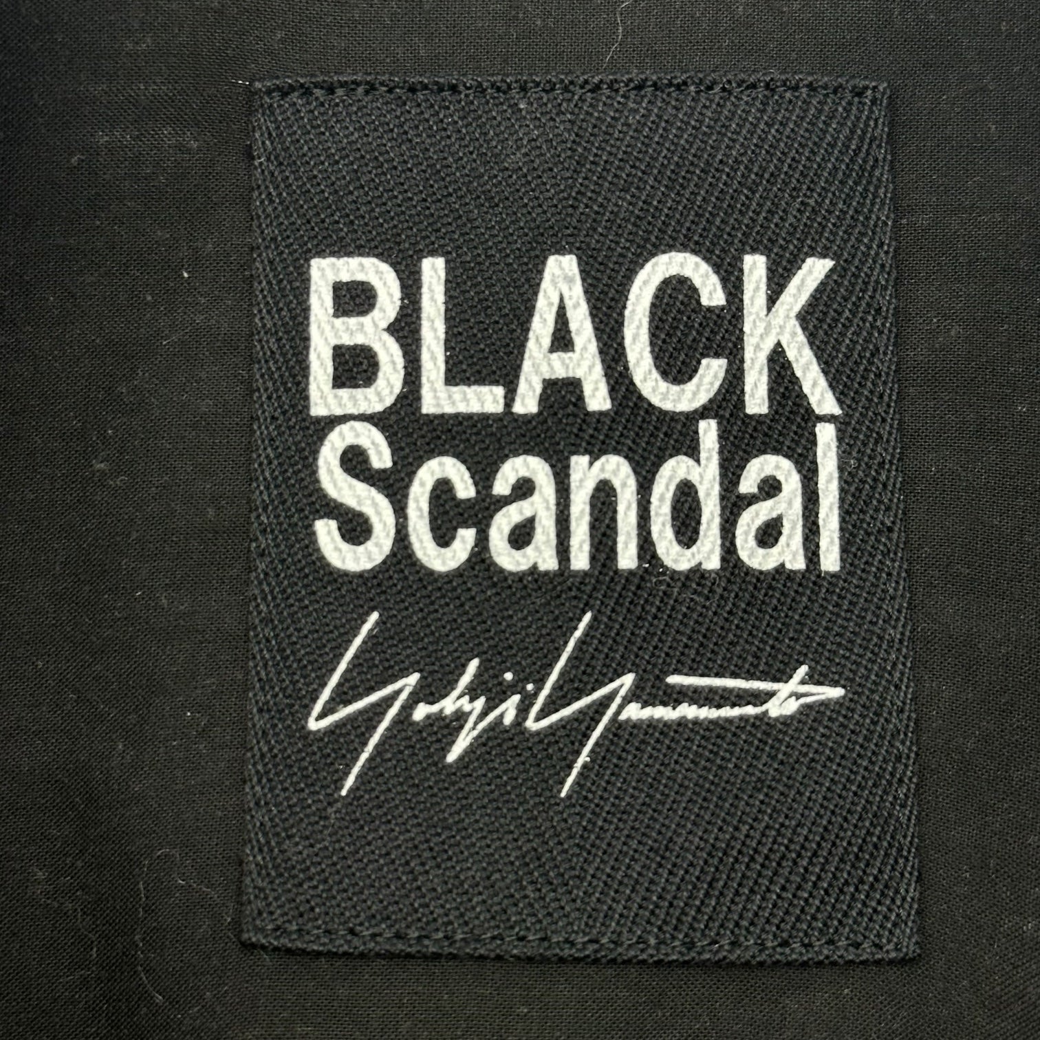 BLACK Scandal Yohji Yamamoto(ブラックスキャンダルヨウジヤマモト) 18AW "嫌われて醜悪中年" Asymmetric collar print blous アシンメトリー 襟 プリント ロング シャツ HV-B55-824 2 ブラック OU-テンセル I-アシメ衿プリント-B・ミックス