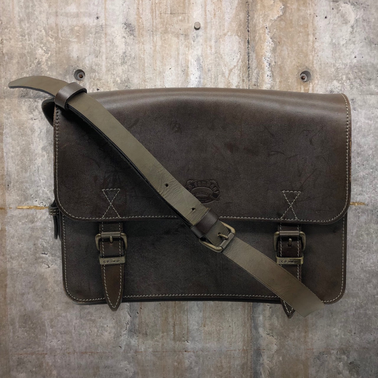 C.P. Company(シー ピー カンパニー) 90'sブライドルレザーショルダーバッグ ブラウン
