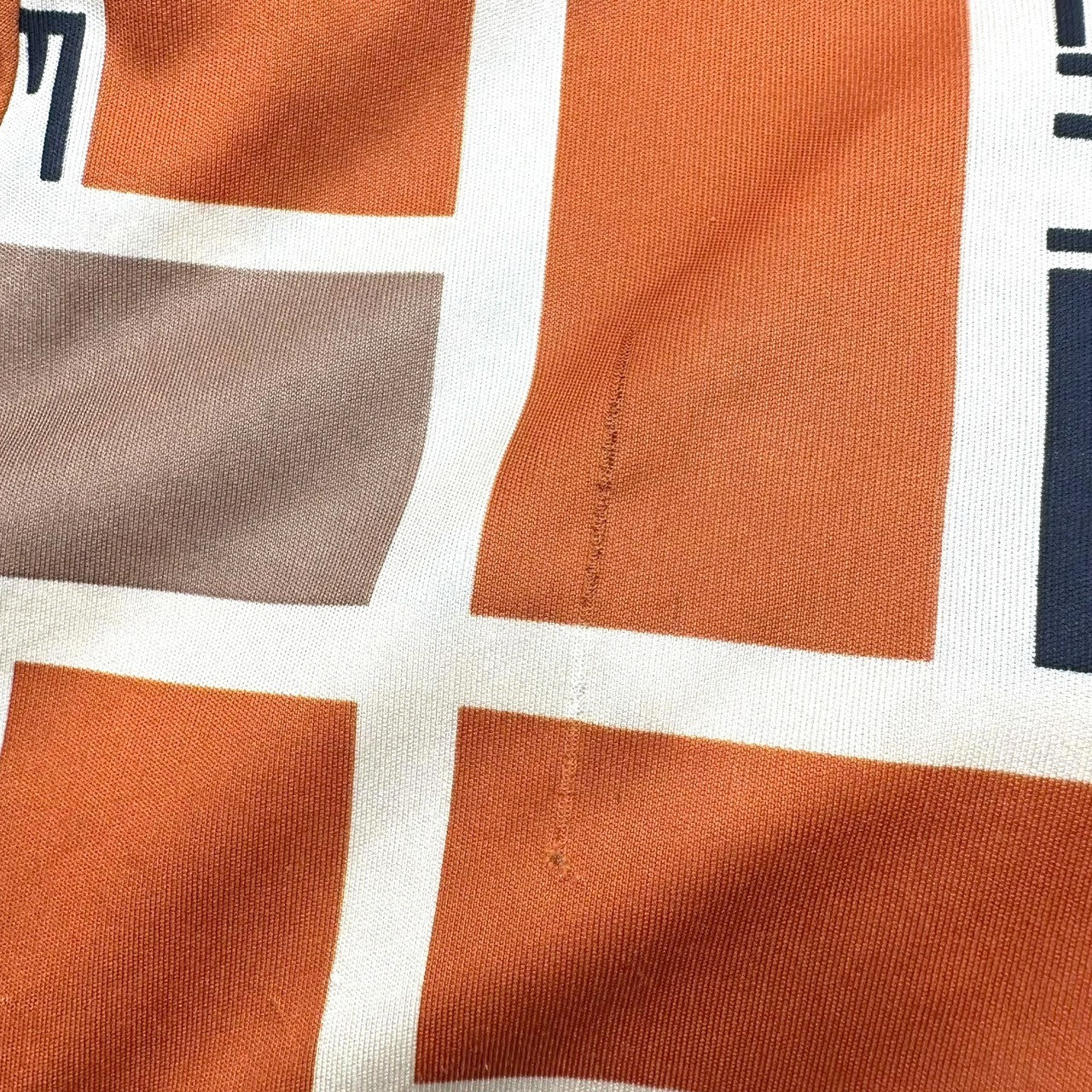 FENDI(フェンディ) Geometric Logo French Sleeve Cut and Sewn 幾何学 ロゴ フレンチ スリーブ カットソー 44(M程度) オレンジ×ブラック