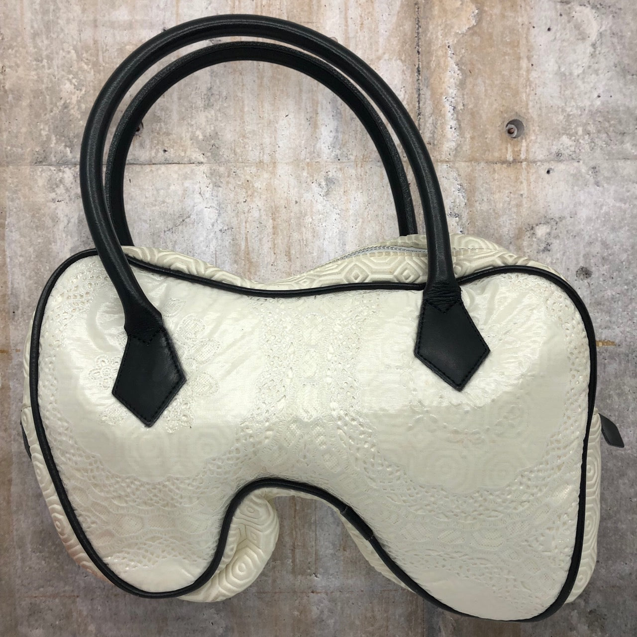 CHRISTIAN ASTUGUEVIEILLE pour COMME des GARCONS(クリスチャン アストゥグヴィエイユプールコムデギャルソン) PVCレースハンドバッグ/コラボ/稀少/パリ/アーティスト/2013's アイボリー 汚れ有
