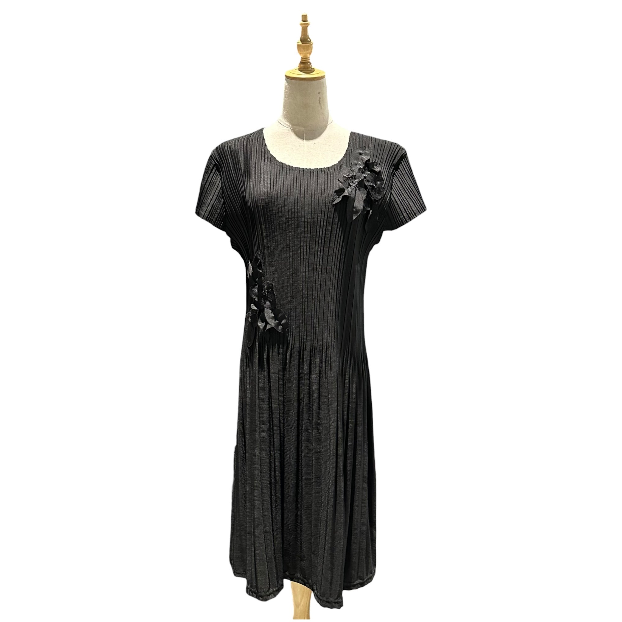 ISSEY MIYAKE(イッセイミヤケ) 2005SS Floral Corsage French Sleeves Pleated dress フラワー コサージュ フレンチスリーブ プリーツ ワンピース IF52JF047 01 ブラック 00's