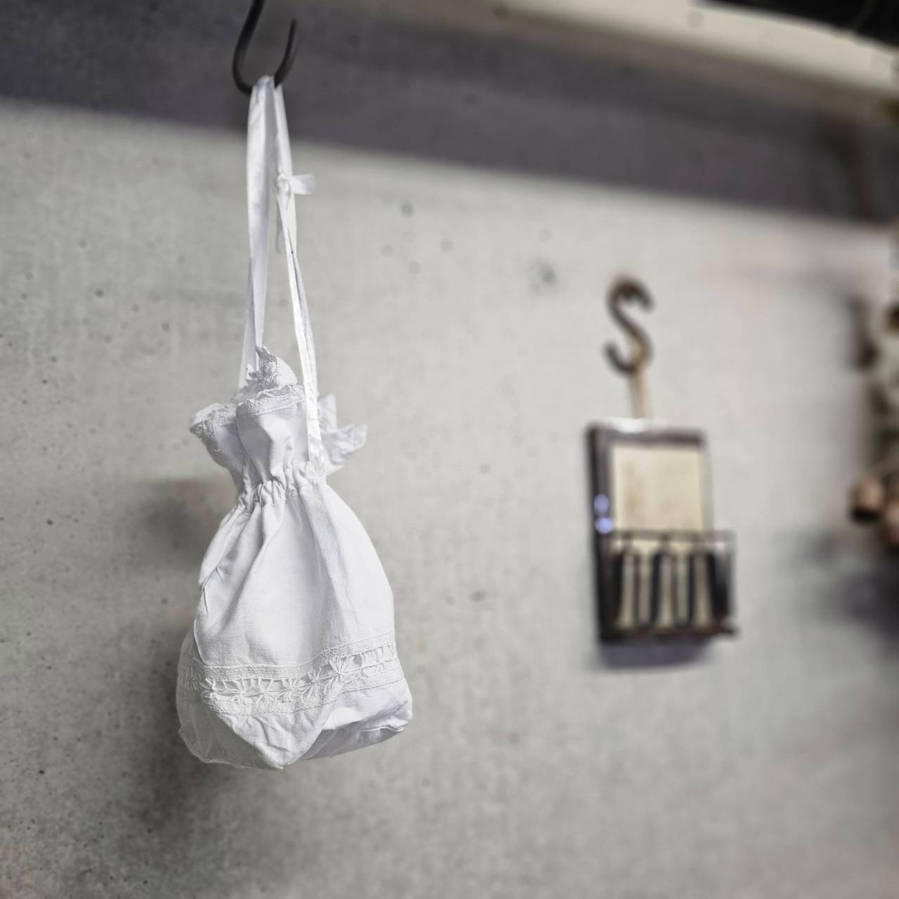 Euro antique(ヨーロッパアンティーク) antique linen and batten lace purse アンティークリネンとバテンレースの巾着バッグ ポーチ 未使用に近い ホワイト