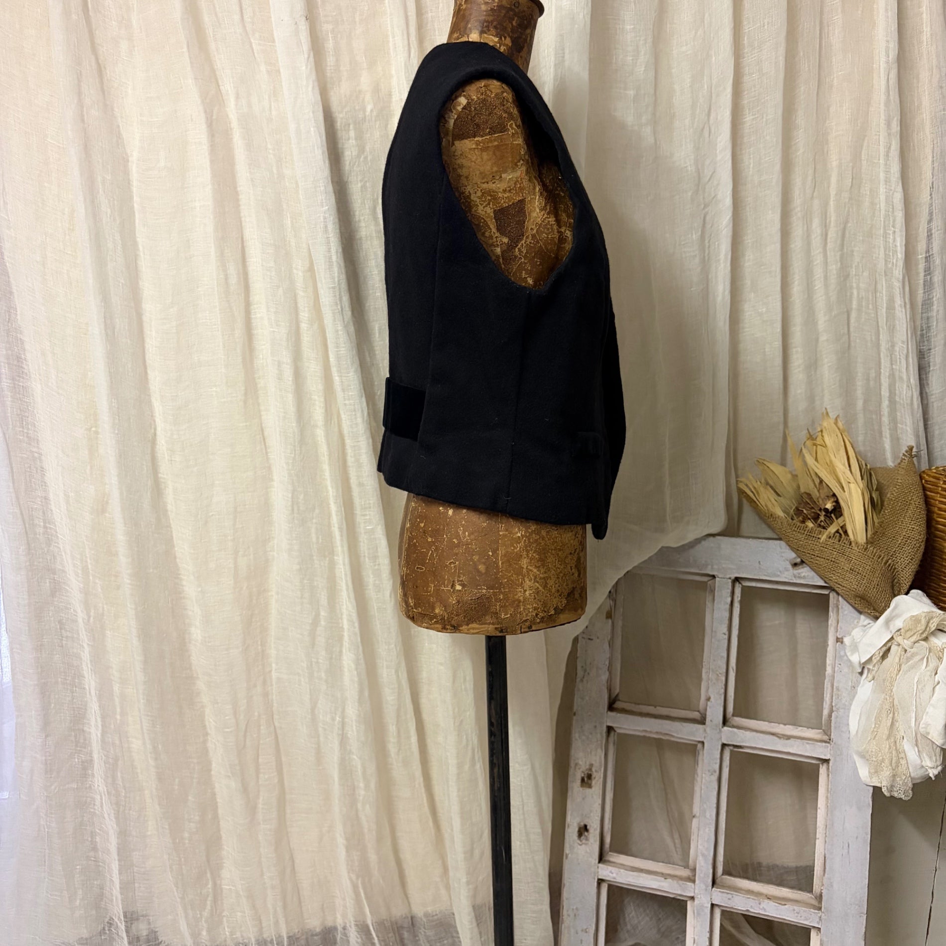 Euro vintage(ヨーロッパヴィンテージ) France 40's~ wool vest ウールとコーデュロイボタンのクラシカルなベスト M~L程度 ブラック