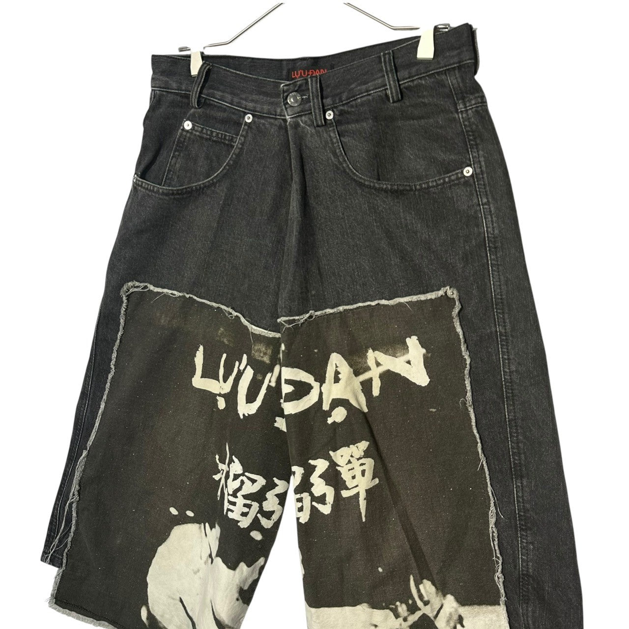 LU'U DAN(ルーダン) LUU DAN Black Printed Flag Denim Shorts ブラック プリント フラッグ デニム ショーツ ハーフパンツ 30 ブラック