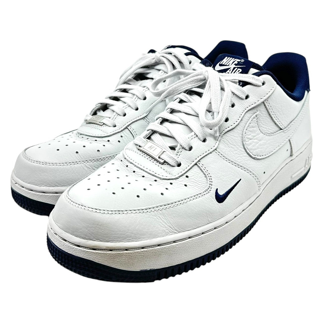 NIKE(ナイキ) AIR FORCE 1 '07 LV8 PHOTON DUST/PHOTON DUST-OBSIDIAN エアフォース1 ローカット スニーカー HM9483-001 27.5cm ホワイト×ネイビー