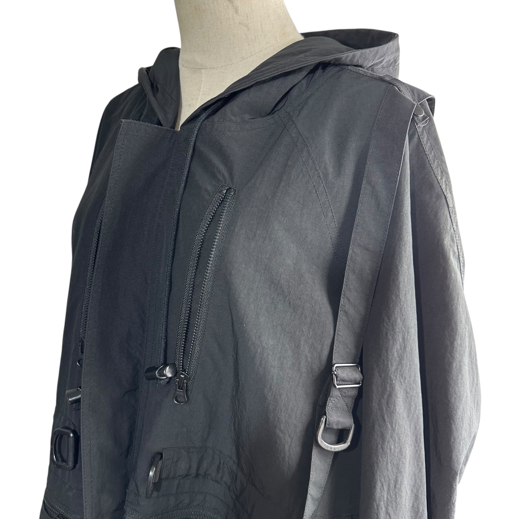 HYEIN SEO(ヘインソ) ANORAK WITH DETACHABLE BAG アノラック ジャケット 3 ブラック マウンテンパーカー テック バッグ