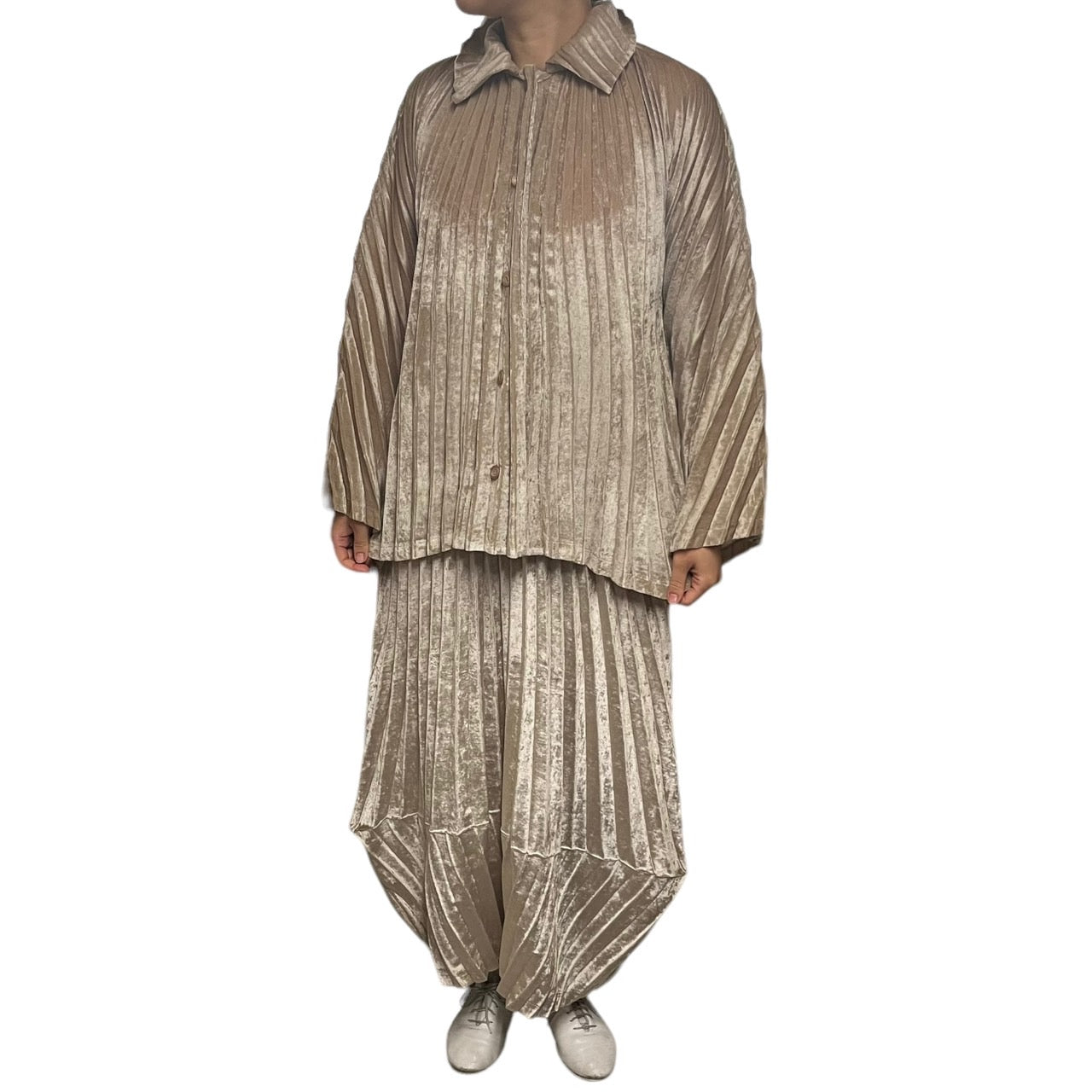 ISSEY MIYAKE WHITE LABEL(イッセイミヤケホワイトレーベル) ベロアプリーツセットアップ IM32FJ905 IM32FG905 SIZE 2 ゴールド