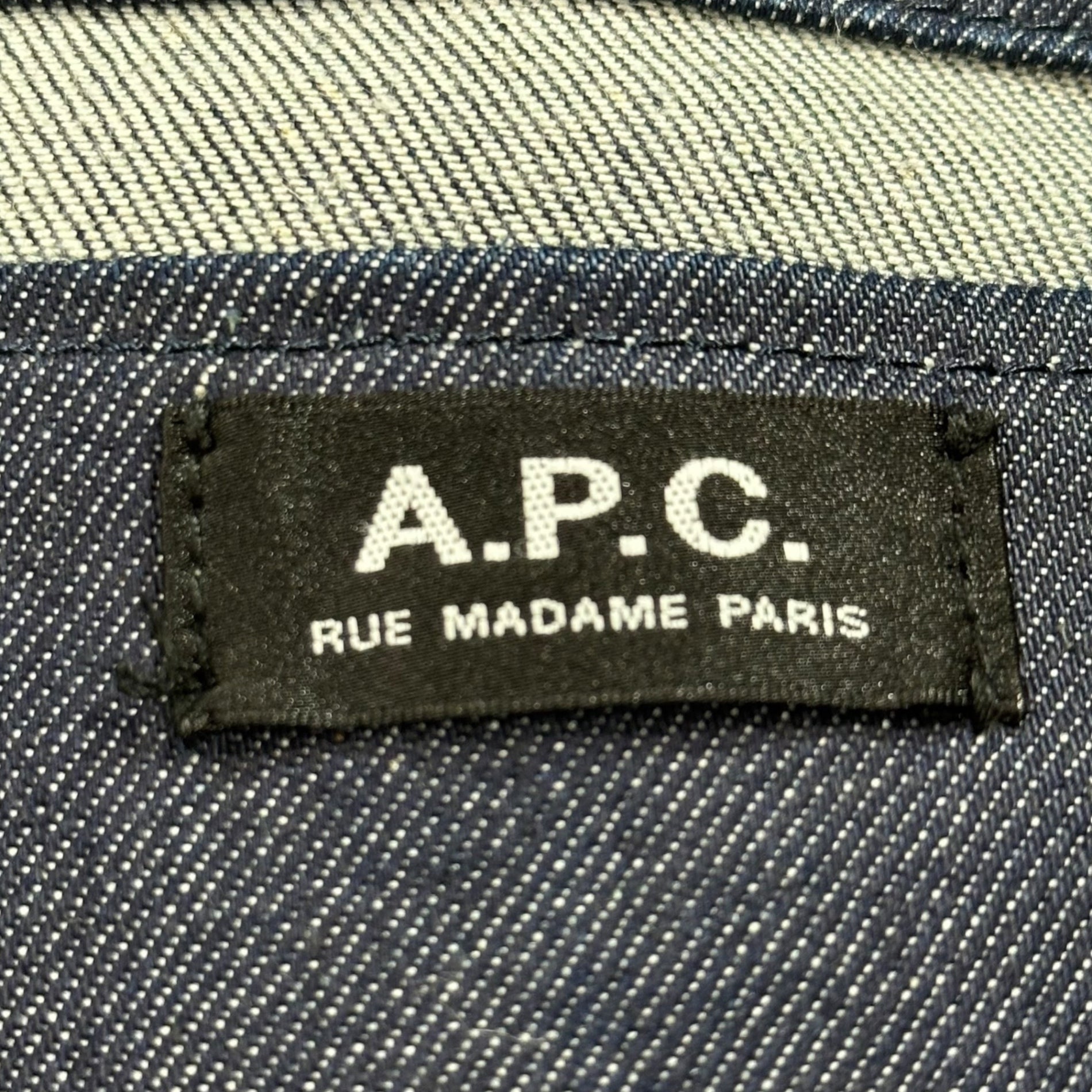 A.P.C.(アーペーセー) Sword and Guitar Logo Print Denim Tote Bag 剣とギター ロゴ プリント デニム トートバッグ インディゴ×ホワイト