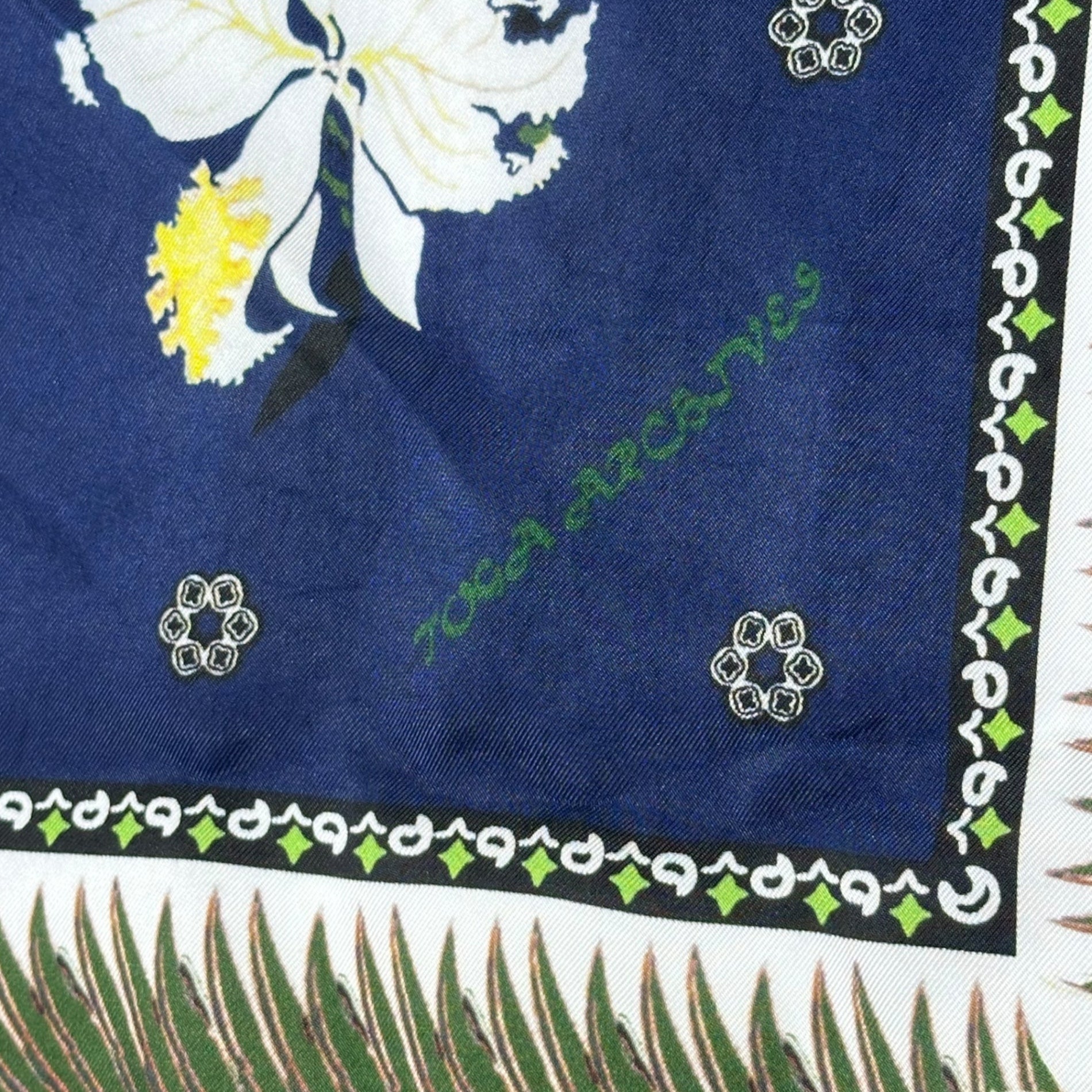 TOGA ARCHIVES(トーガアーカイブス) Flower Print Scarf フラワー プリント スカーフ 花 ネイビー