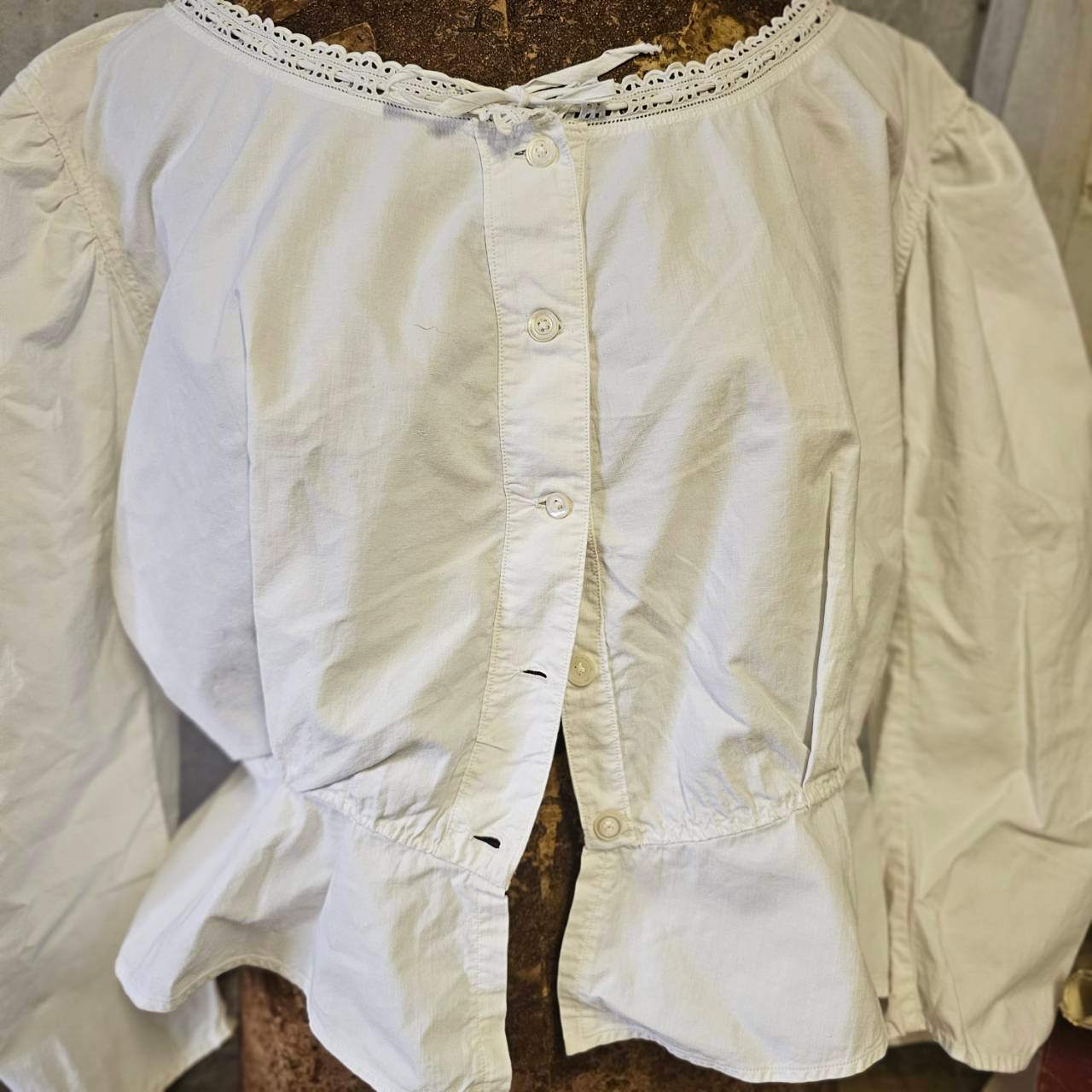 Euro antique(ヨーロッパアンティーク) 1900's~ puff sleeve drawstring neckline white cotton blouse ホワイトコットンのパフスリーブなドローストリングブラウス 表記無し(M~L程度) ホワイト 推定1900年代以降