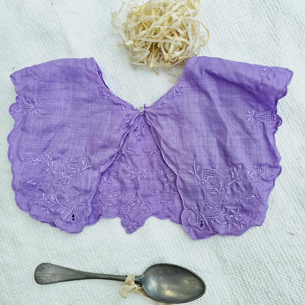 Euro vintage(ヨーロッパヴィンテージ) flower embroidery linen collar 刺繍入りリネンのつけ襟 ラベンダー 未使用に近い/後染め加工 ラベンダー