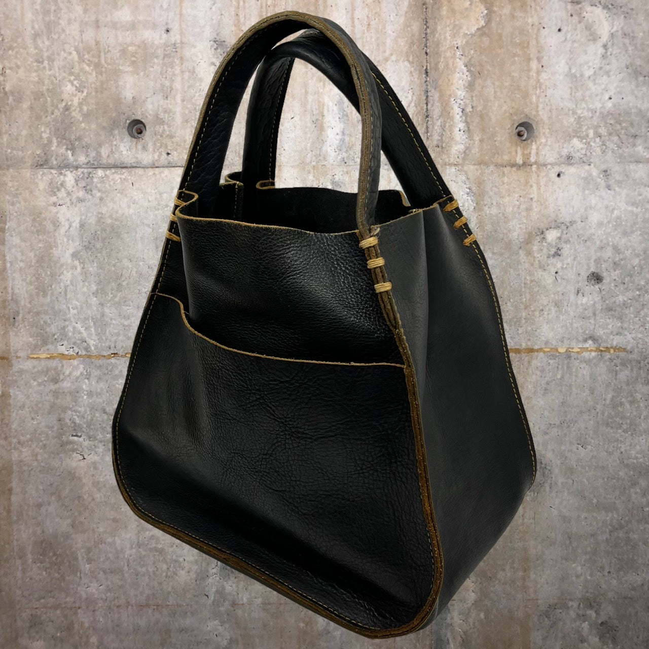 i.s. ISSEY MIYAKE(アイエス イッセイミヤケ) 80's leather triangle tote bag/レザートートバッグ IS33-AG005 ブラック 厚手 IS 80s