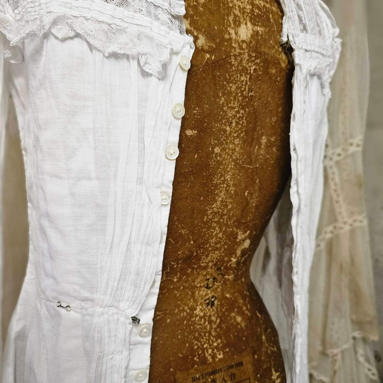 Euro antique(ヨーロッパアンティーク) 1900's~ antique victoria lace blouse アンティーク ヴィクトリアンレースブラウス 表記無し(Sサイズ程度) ホワイト 所々シミ有