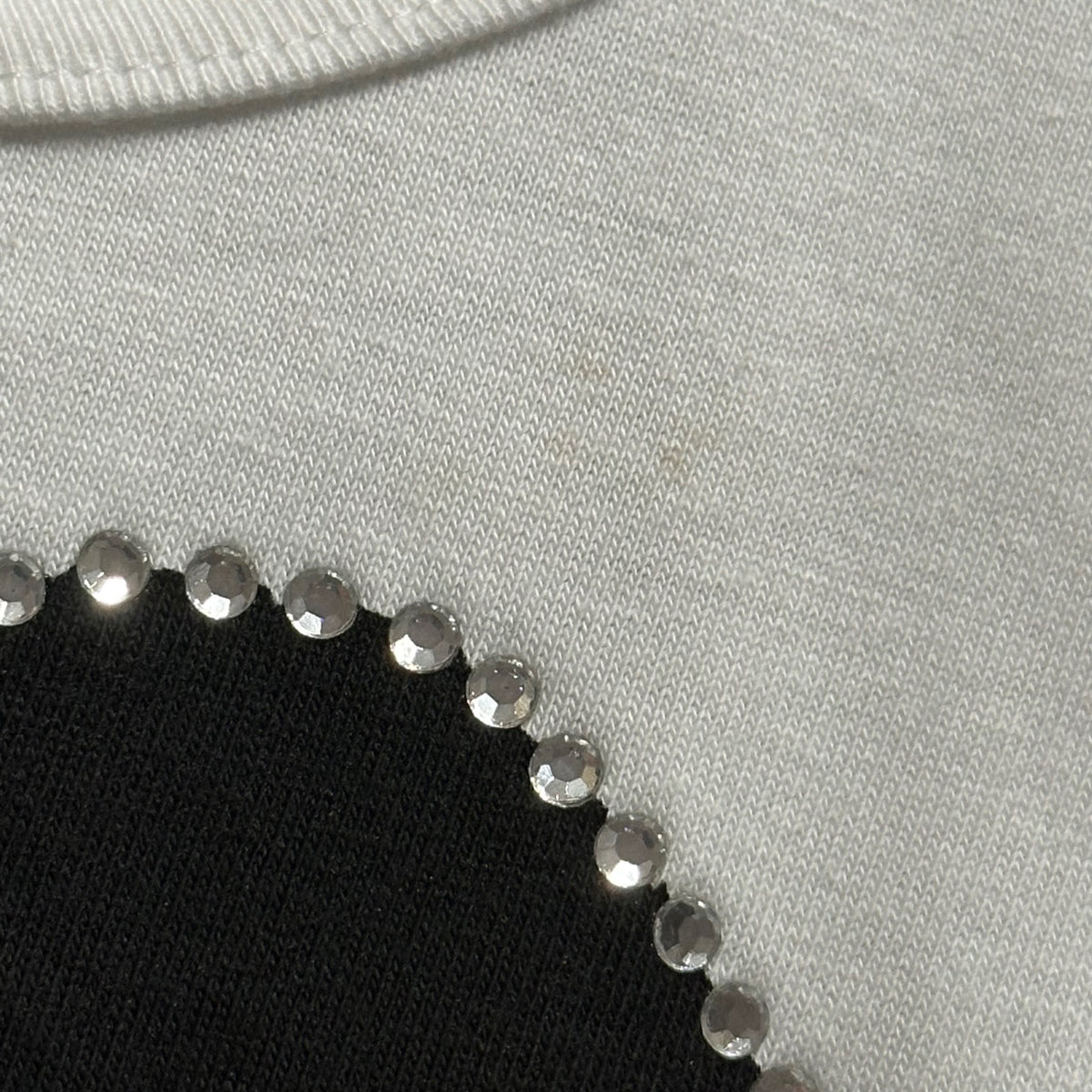 PLAY COMME des GARCONS(プレイコムデギャルソン) Rhinestone heart print T-shirt ライトストーン ハート プリント Tシャツ AT-T001 S ホワイト AD2007
