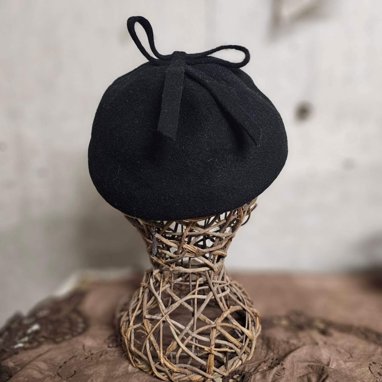 Euro vintage(ヨーロッパヴィンテージ) big ribbon design felt black beret 大きなリボンデザイン付きブラックフェルトベレー帽 ブラック