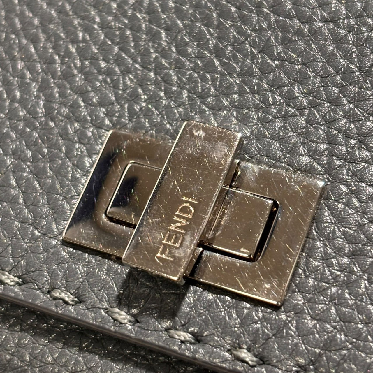 FENDI(フェンディ) PEEKABOO trifold long wallet ピーカブー 3つ折り 長財布 8M0308 グレー 箱付