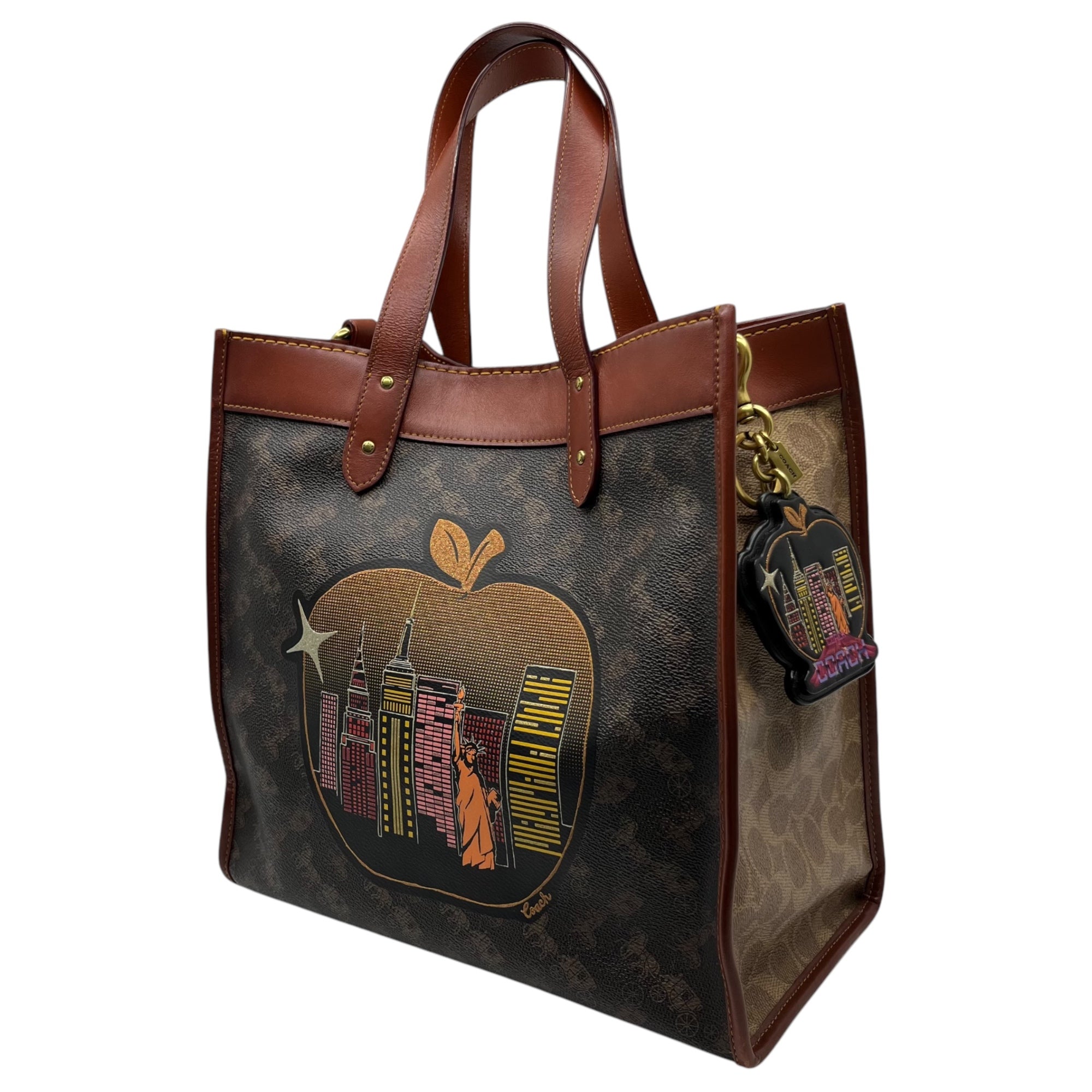 COACH(コーチ) Field tote NY フィールド トート 2WAY ショルダー バッグ C0768 ブラウン×ベージュ ハンド リンゴ ニューヨーク 限定 チャーム付