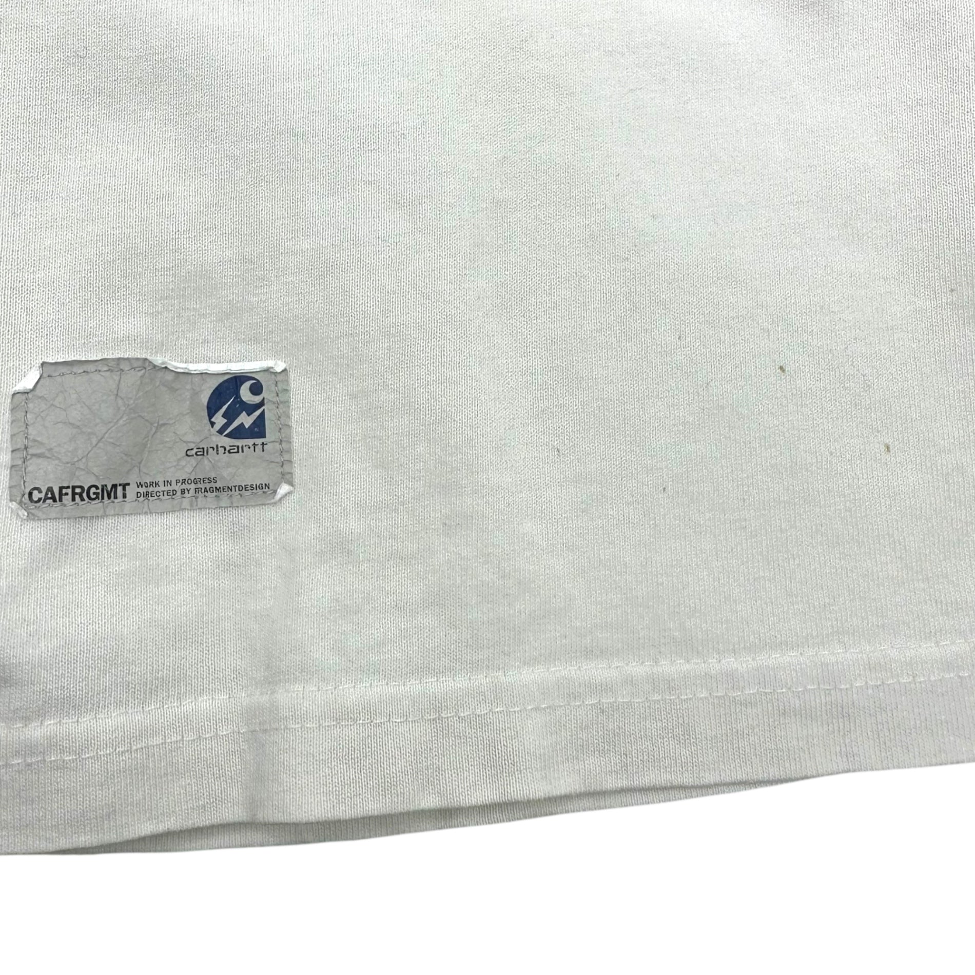 carhartt × FRAGMENT DESIGN(カーハート×フラグメントデザイン) Stacked logo crew neck T-shirt 重ねロゴ クルーネック Tシャツ S ホワイト×ネイビー