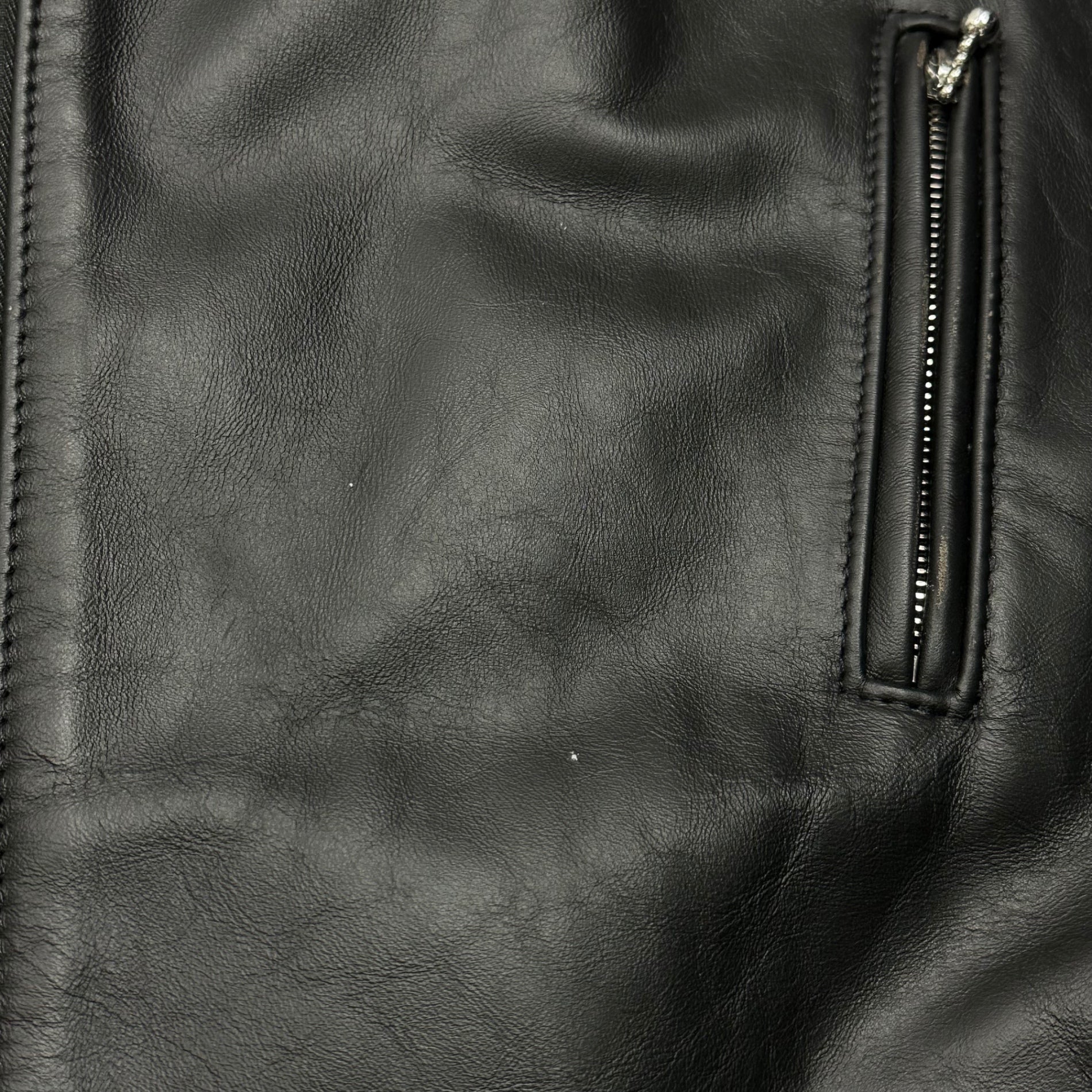 COMME des GARCONS×LEWIS Leathers(コムデギャルソン×ルイスレザー) 2024AW 青山店限定 ”MY ENERGY FROM FREEDOM” LIGHTNING ライトニング ダブル ライダース ジャケット KZ-J017 44 ブラック AD2024 カウハイド レザー ペイント スレ加工