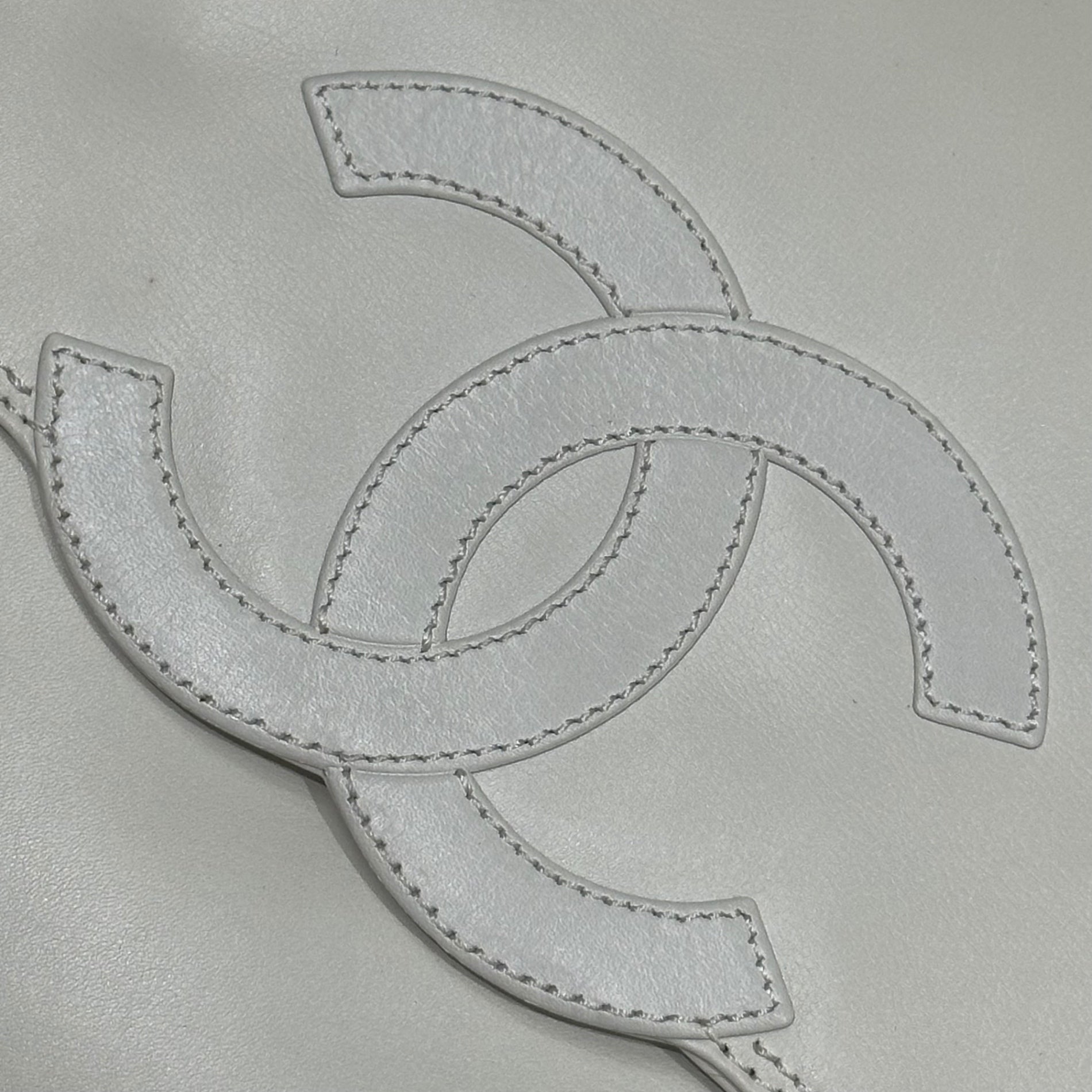 CHANEL(シャネル) 2000's CC Logo Lambskin Square Backpack ココマーク ラムスキン スクエア リュック ホワイト 600万台 バックパック