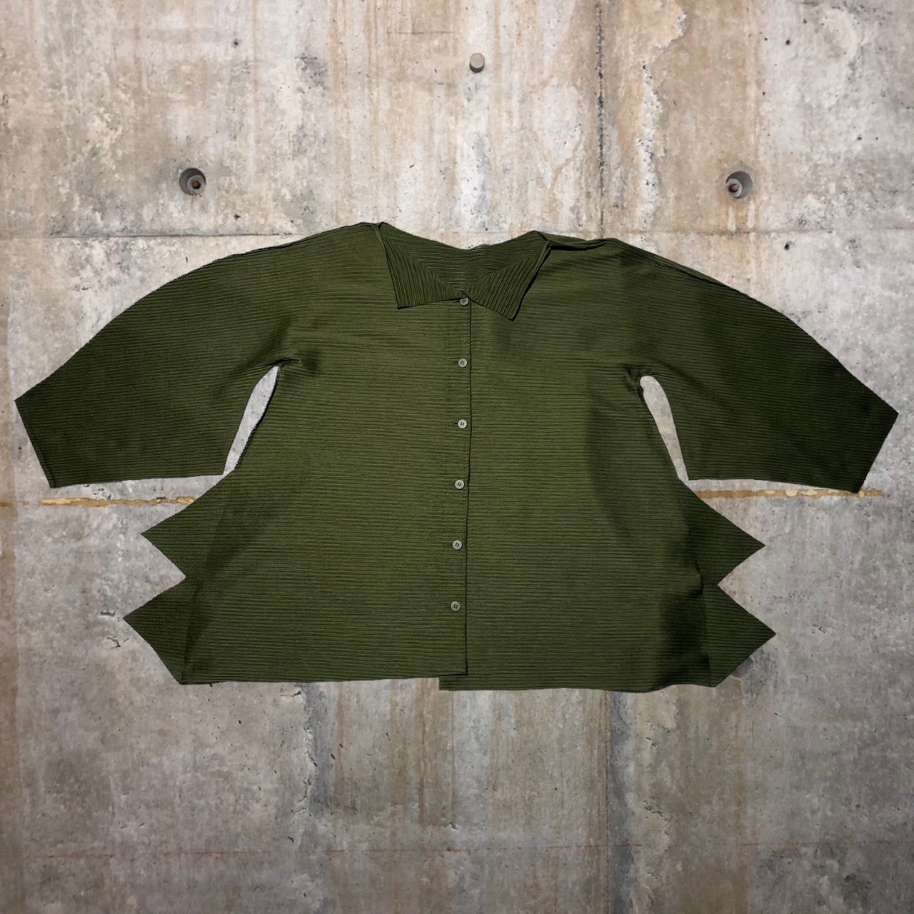 me ISSEY MIYAKE(ミーイッセイミヤケ) A-POCプリーツオーバーシャツ/変形シャツ/カーディガン MI61KO499 FREE カーキ