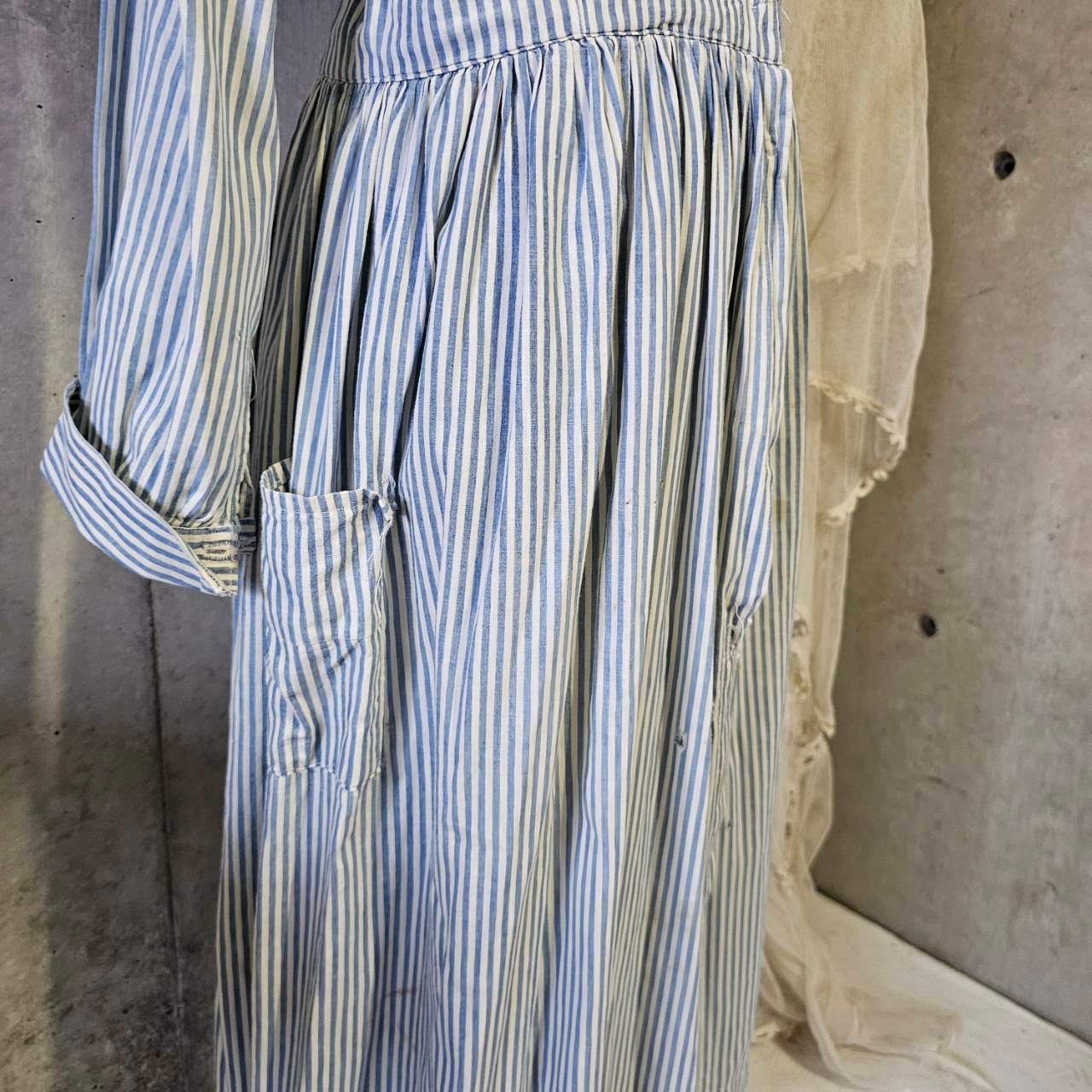 Euro antique(ヨーロッパアンティーク) 20's~ frenchcuffs cotton gather stripe onepiece フレンチカフスのコットンギャザーロングワンピース 表記無し(M~L程度) / 細かなダメージ有 ブルー×ホワイト