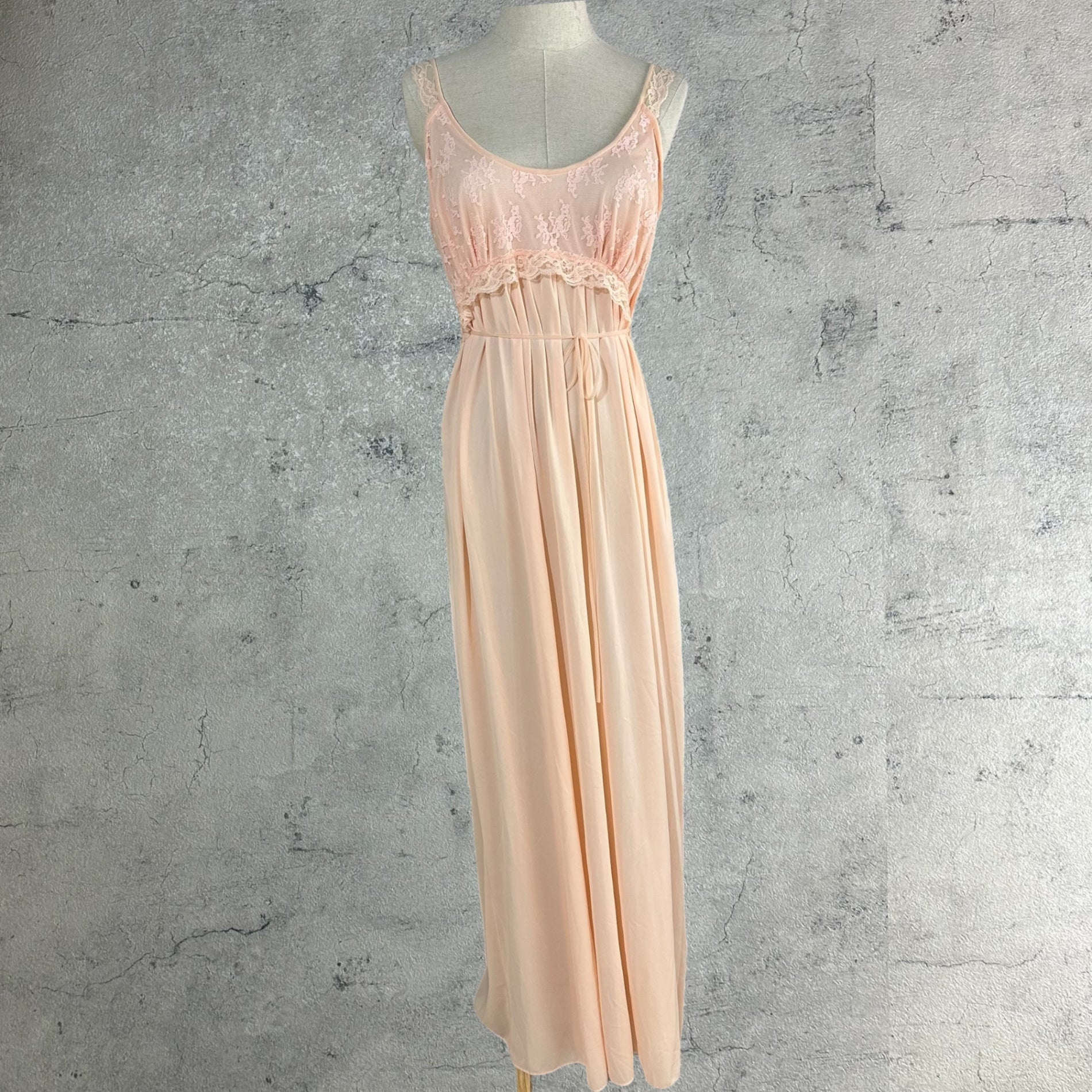 VINTAGE(ヴィンテージ) 70’s front ribbon salmon pink camisole onepiece サーモンピンクのリボンとキャミソールロング丈ワンピース 表記無し(M〜Lサイズ程度) ピンク