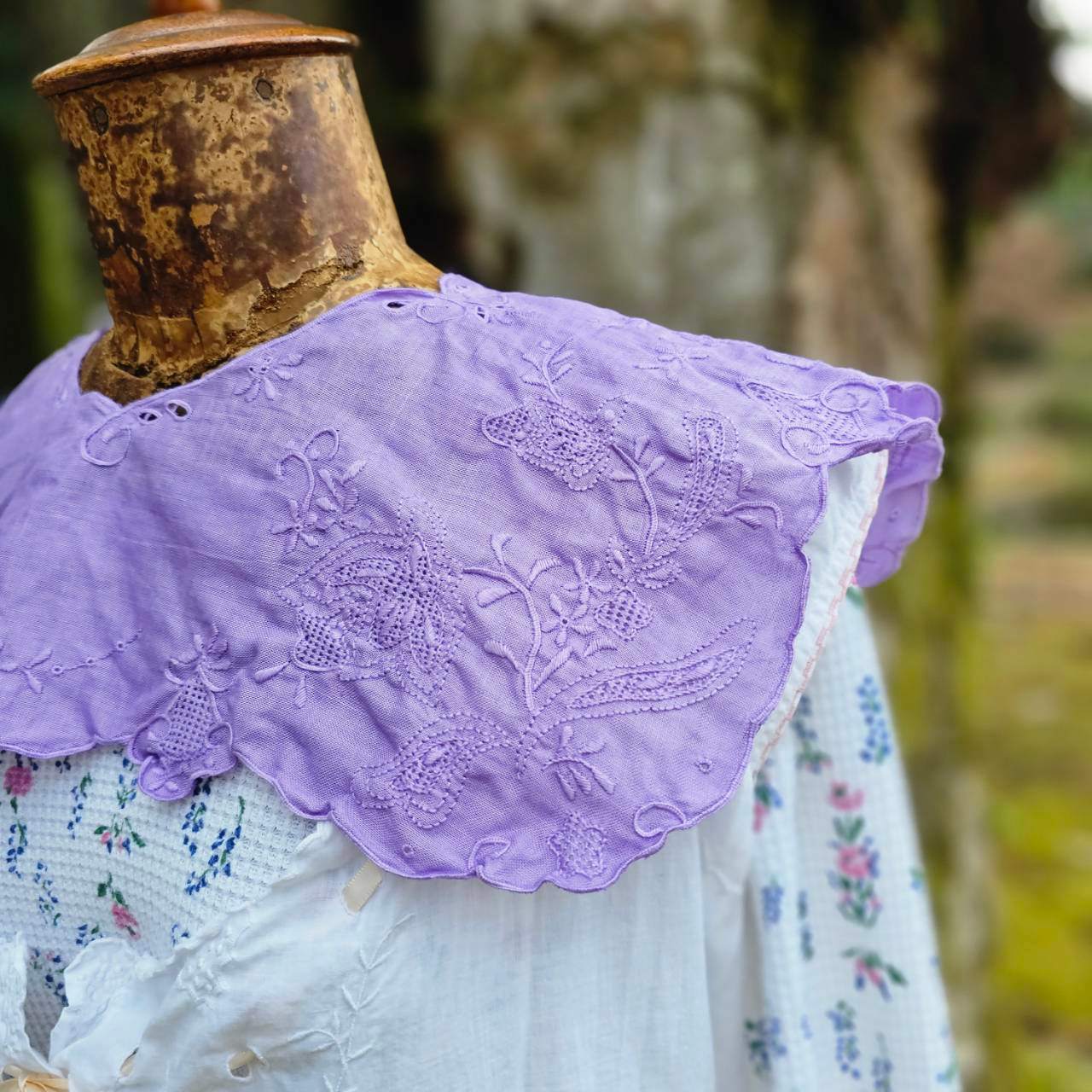 Euro vintage(ヨーロッパヴィンテージ) flower embroidery linen collar 刺繍入りリネンのつけ襟 ラベンダー 未使用に近い/後染め加工 ラベンダー