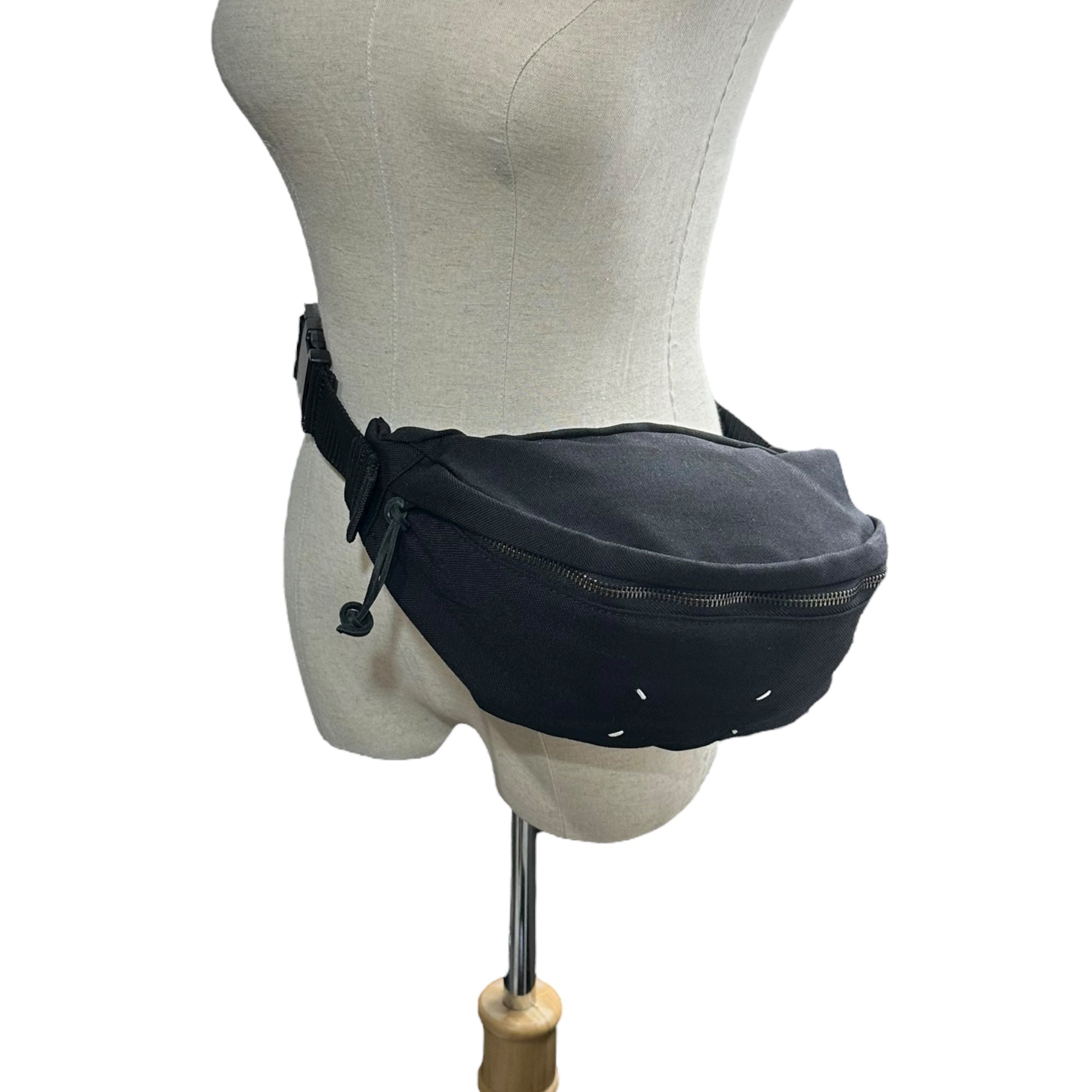 MAISON MARGIELA(メゾンマルジェラ) 19SS STEREOTYPE FANNY PACK ボディバッグ ショルダーバッグ キャンバス S55WB0010 ブラック ボディ ウエスト ポーチ 斜め掛け