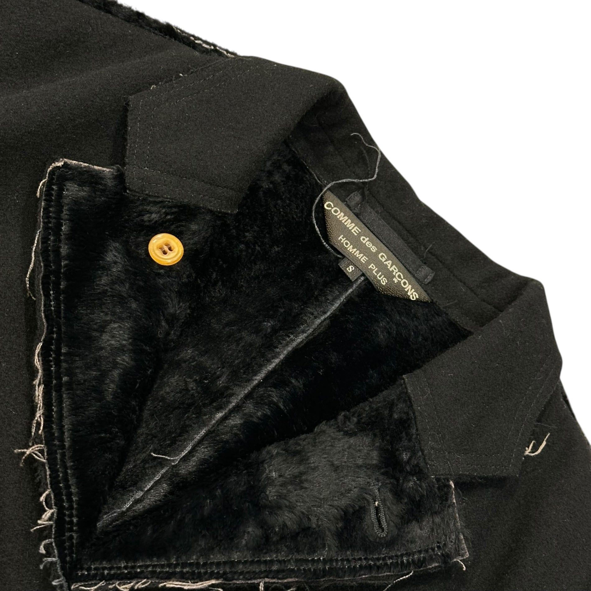 COMME des GARCONS HOMME PLUS(コムデギャルソンオムプリュス) 02AW Fur-lined Raw-edge Wool Design Jacket 内側ファー 断ち切り ウール デザイン ジャケット PG-J082 S ブラック AD2002 四つの黒期 アーカイブ