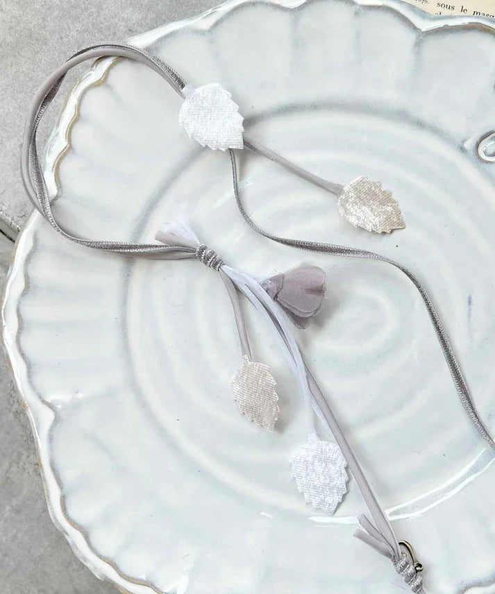 m.soeur(エムスール) リーフとスイートピーのネックレス 3471 グレー