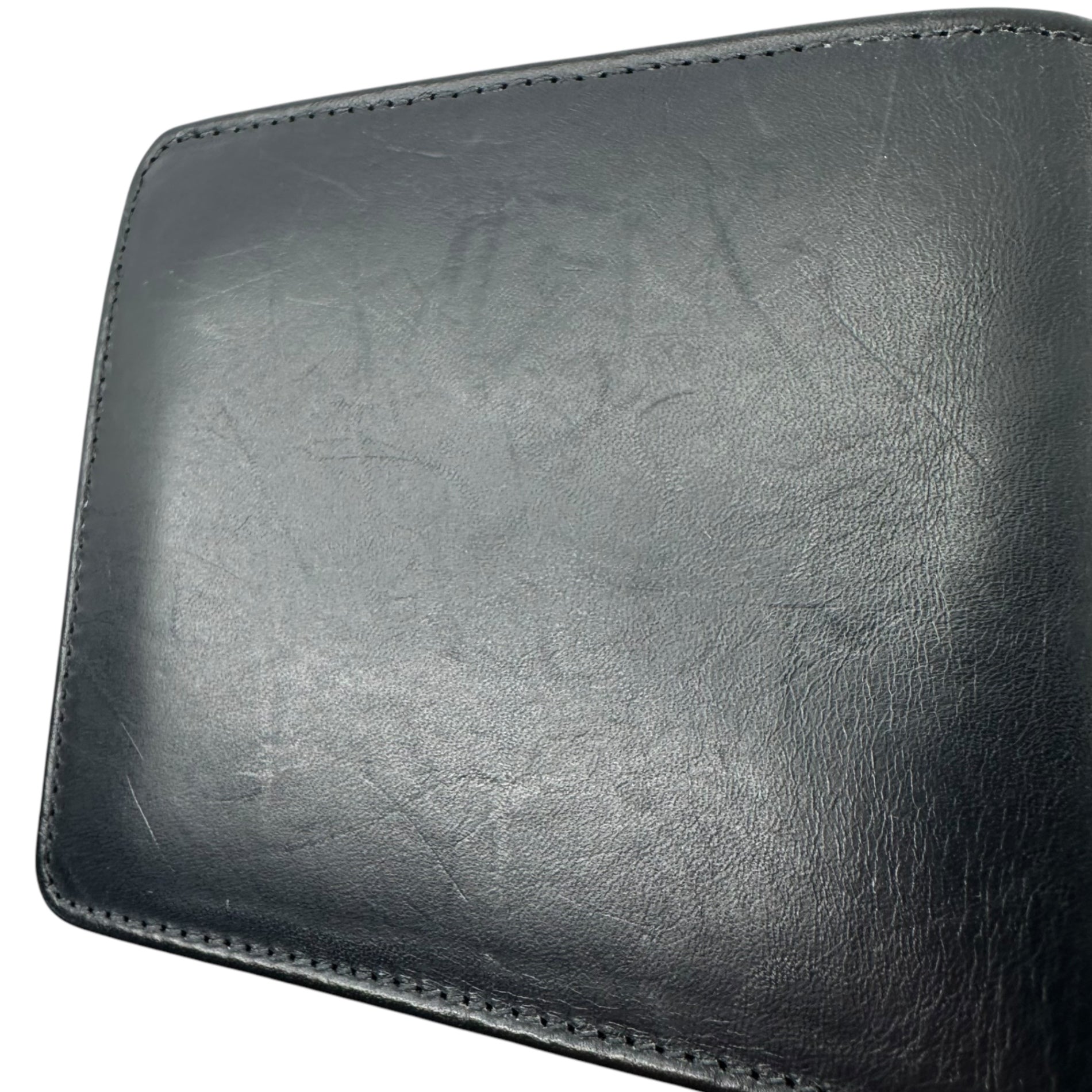 A.P.C.(アーペーセー) Cow Leather Bifold Wallet カウ レザー 二つ折り財布 ダークネイビー