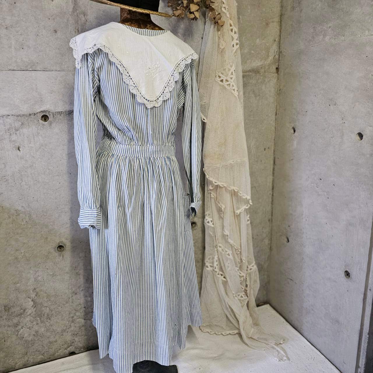 Euro vintage(ヨーロッパヴィンテージ) batten lace with stich collar バテンレースと刺繍の三角つけ襟 ホワイト / 未使用に近い