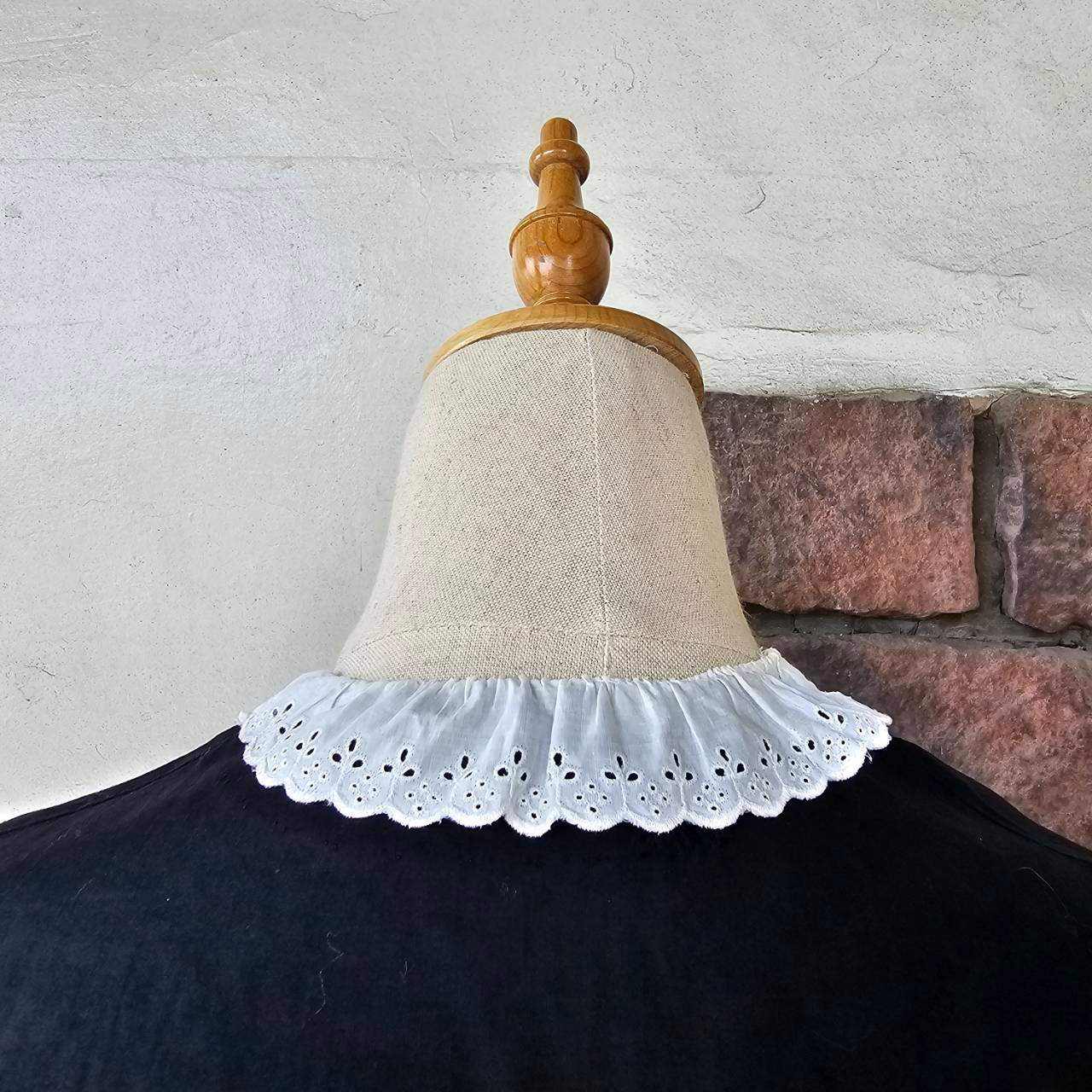 Euro vintage(ヨーロッパヴィンテージ) 60’s~black white cutwork frill lace classic cotton blouse クラシカルなフリルレースの長袖ブラウス M~L程度/シミ有 ホワイト×ブラック