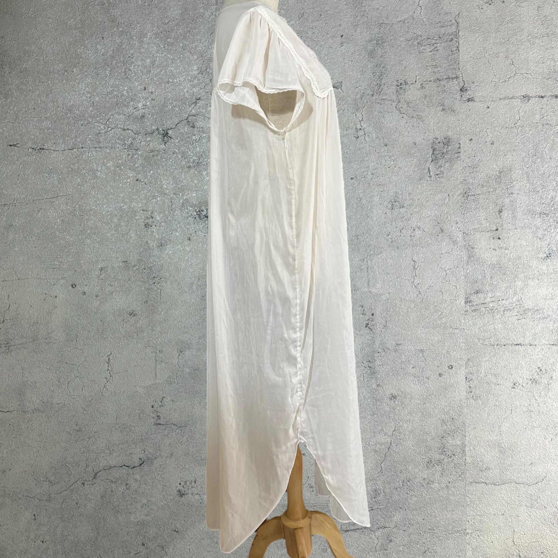 VINTAGE(ヴィンテージ) 70's nighty negligee onepiece dress with lace and embroidery 刺繍とレースの半袖ナイティドレス M~L程度 ピンク