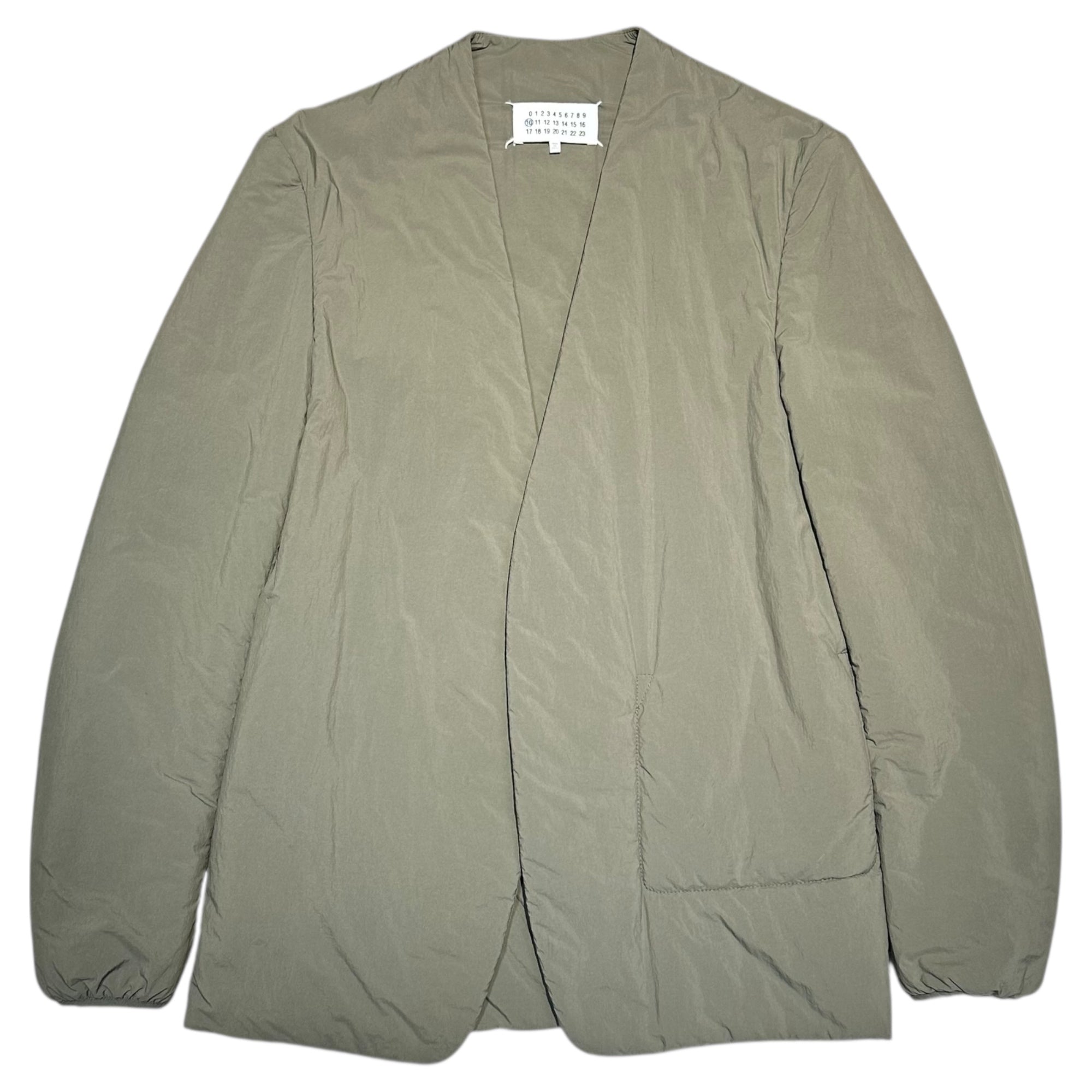 MAISON MARGIELA(メゾンマルジェラ) 20AW RECYCLE PADDED NO COLLAR JACKET 中綿 ノーカラー ジャケット S50BN0449 46 オリーブ