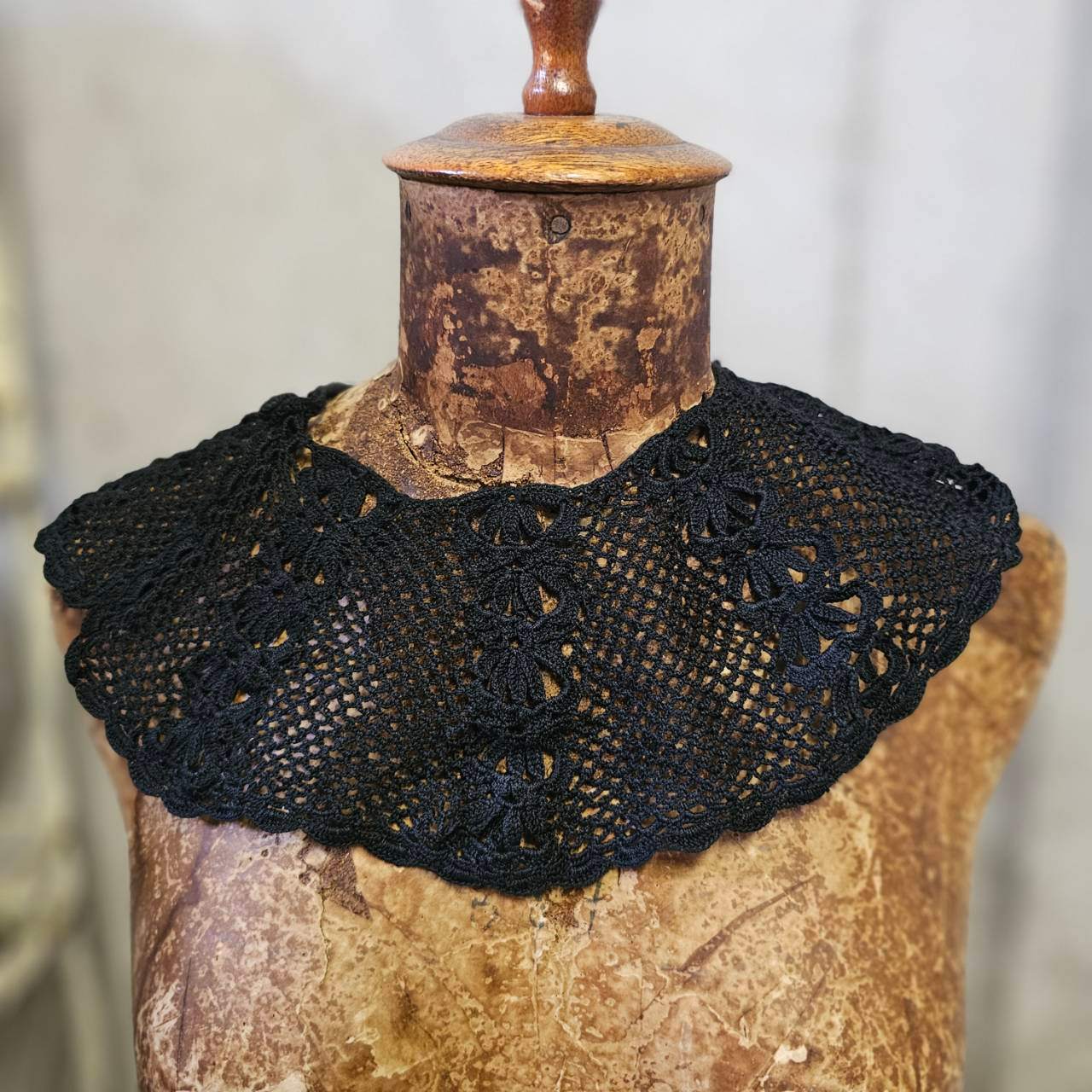 Euro vintage(ヨーロッパヴィンテージ) crochet lace collar クロッシェ編みレースのクラシカルなつけ襟 未使用に近い/後染め加工 ブラック