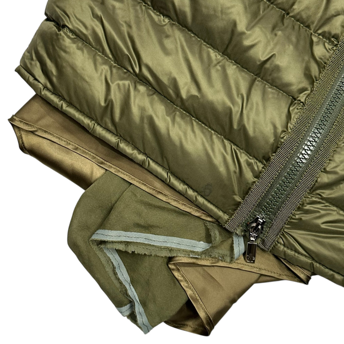 MONCLER(モンクレール) Suzuka-Design Layered Down Skirt スズカ デザイン レイヤード ダウン スカート 09/S 25372 50 44 カーキ