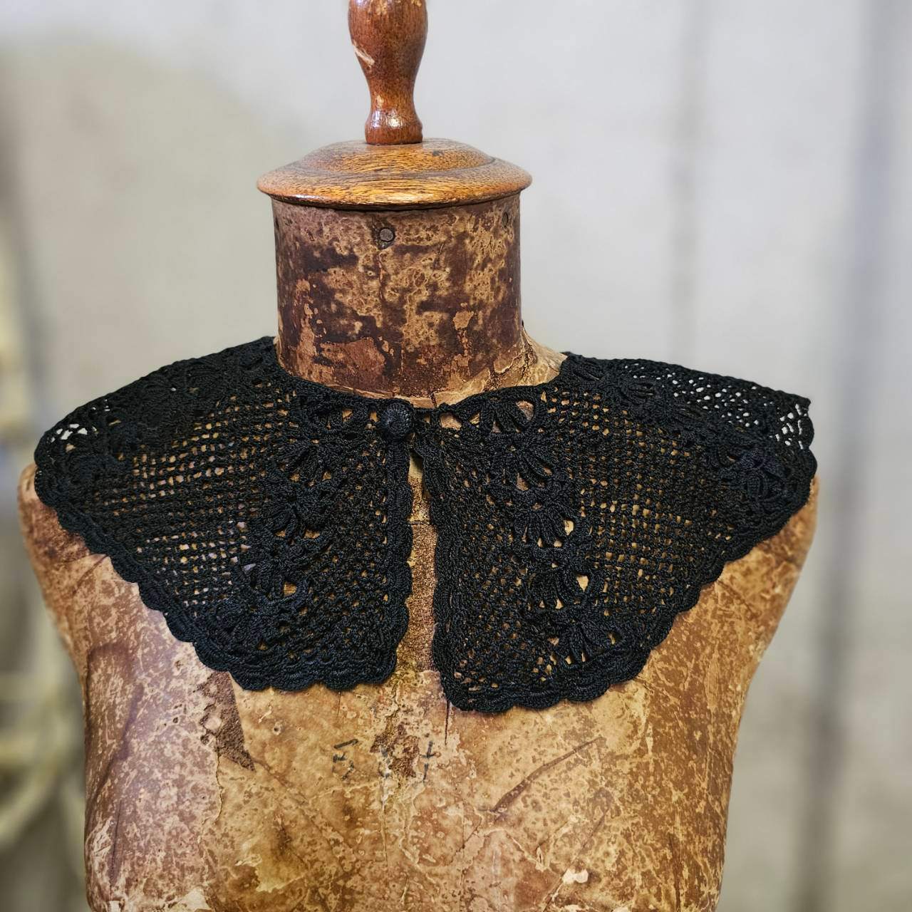 Euro vintage(ヨーロッパヴィンテージ) crochet lace collar クロッシェ編みレースのクラシカルなつけ襟 未使用に近い/後染め加工 ブラック