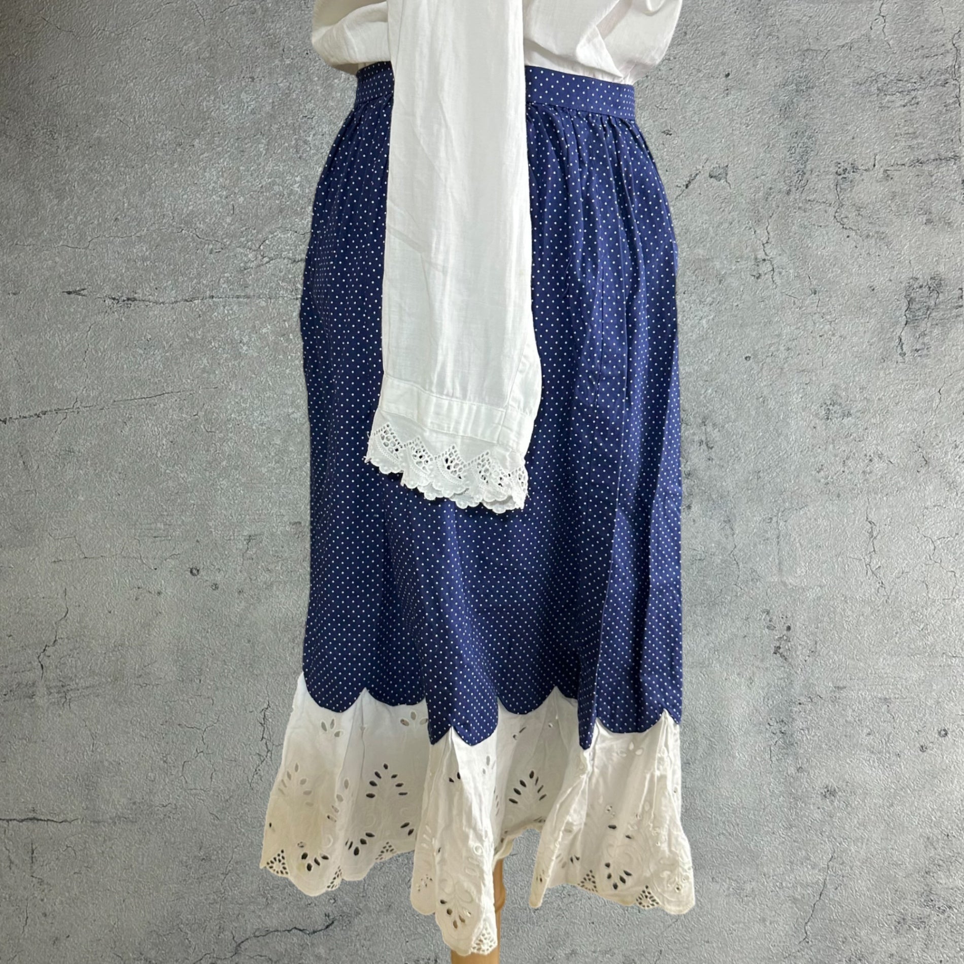 Euro vintage(ヨーロッパヴィンテージ) 70's~ Mizutama_dot printed knee length skirt with embroidery lace 水玉とエンブロイダリーレースのひざ丈スカート 表記無し(S~M程度) ブルー×ホワイト