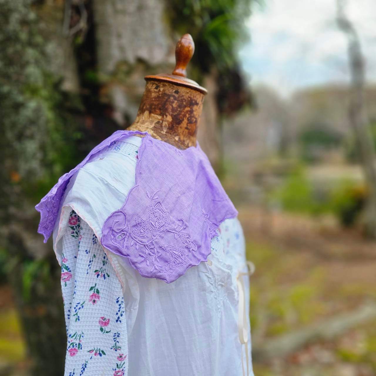 Euro vintage(ヨーロッパヴィンテージ) flower embroidery linen collar 刺繍入りリネンのつけ襟 ラベンダー 未使用に近い/後染め加工 ラベンダー