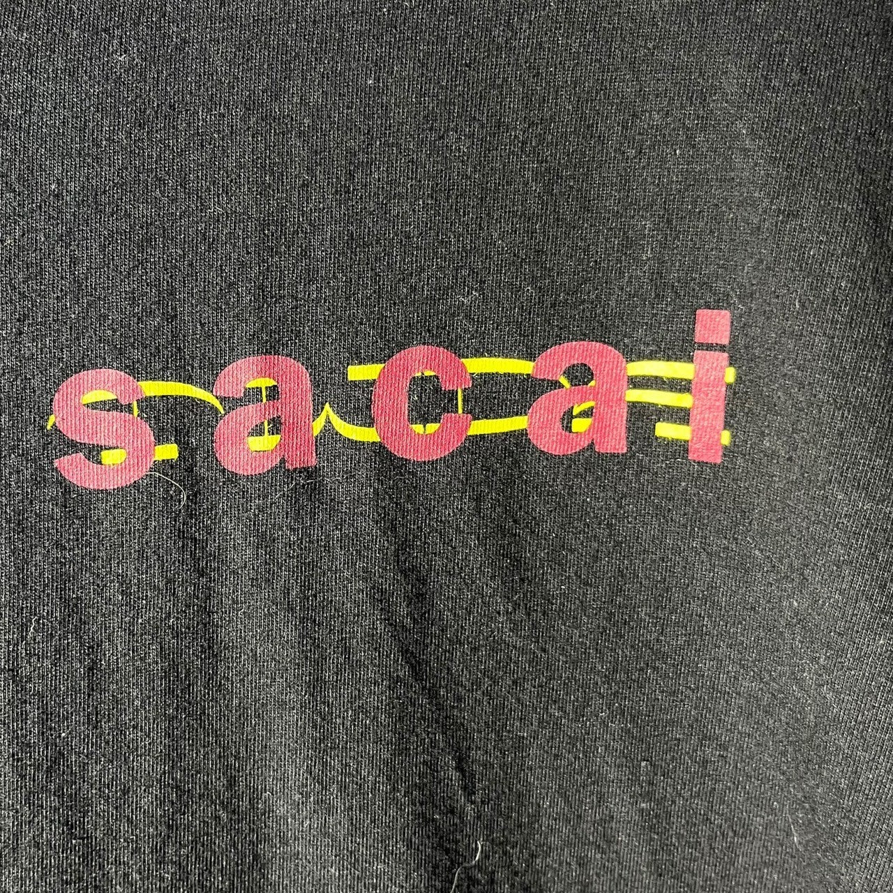 sacai(サカイ) "DJ Dixon" LOGO TEE ディクソン ロゴ バック グラフィック Tシャツ 19-0111S 2 ブラック コラボ サカイ青山店 限定 モデル
