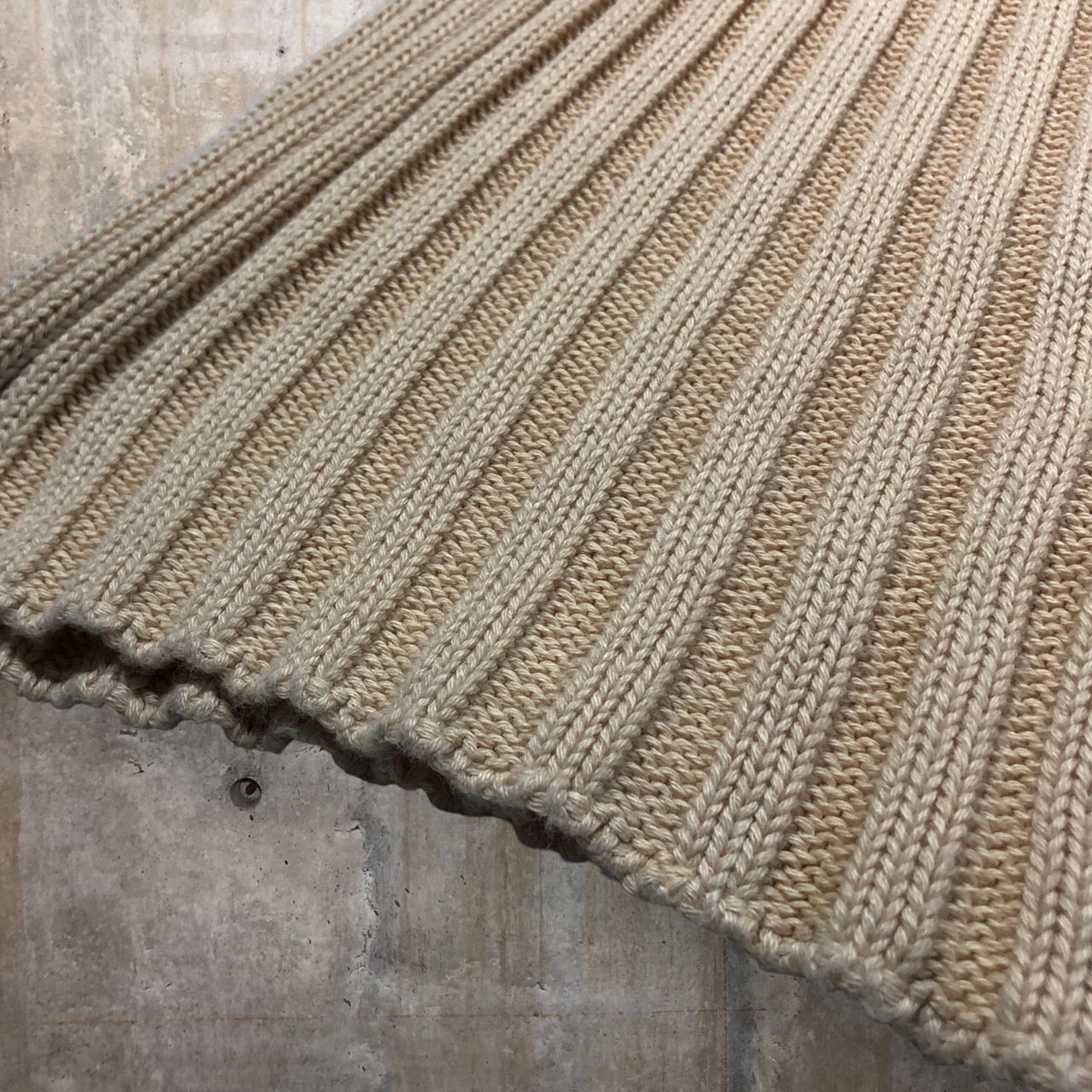 BASERANGE(ベースレンジ) リブコットンプリーツパンツ S ベージュ