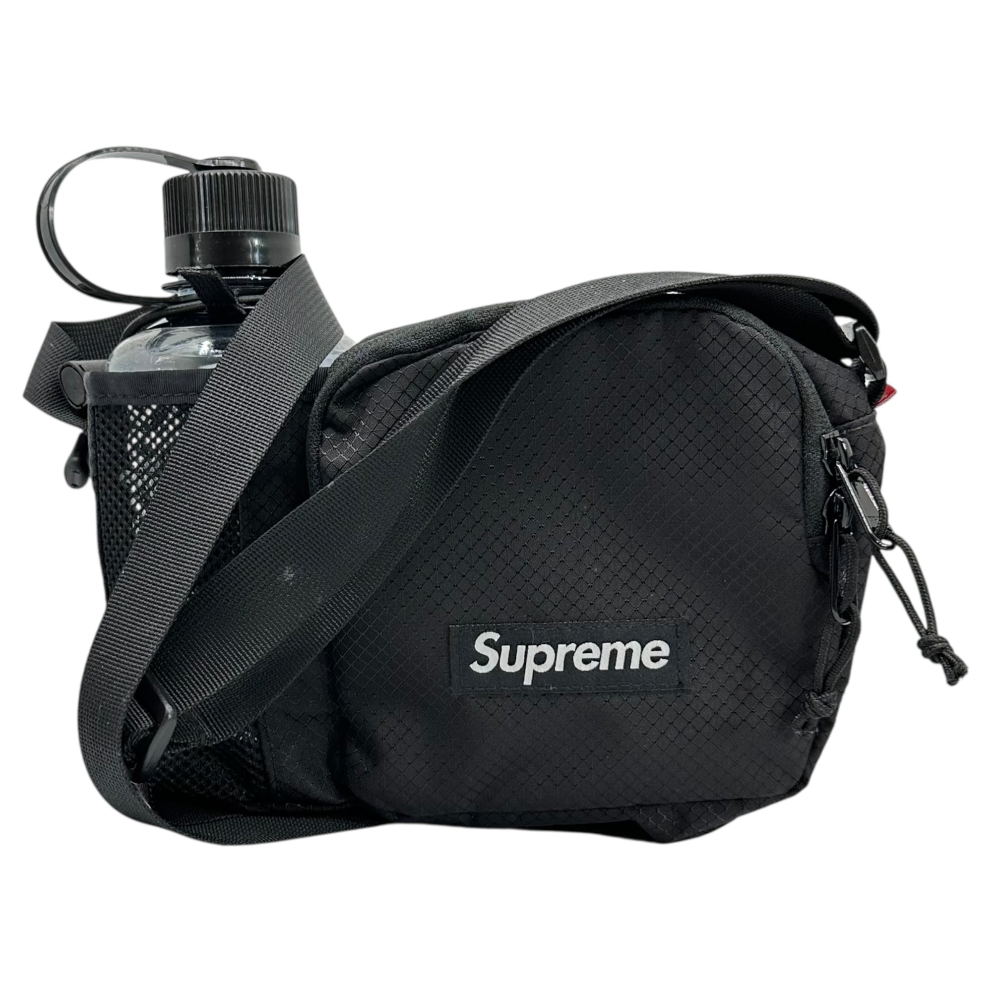 SUPREME(シュプリーム) 22SS Side Bag サイド バッグ ブラック ロゴ ショルダー サコッシュ ボトル