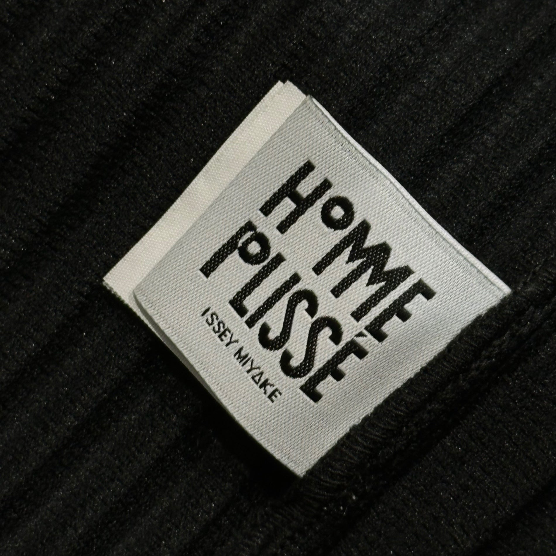 HOMME PLISSE ISSEY MIYAKE(オムプリッセイッセイミヤケ) 2025AW MONTHLY COLORS : AUGUST プリーツ ジップ アップ ジャケット HP53JL081 2 ブラック
