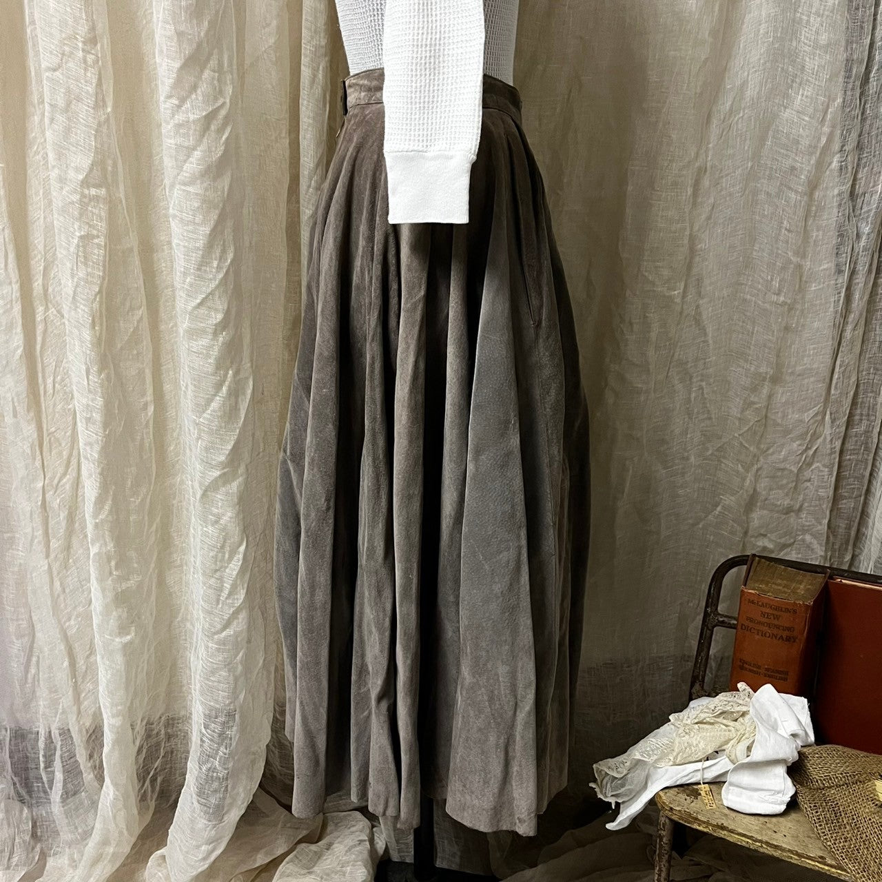 Euro Vintage(ヨーロッパヴィンテージ) Nuance_~50’s suede flare skirt/スウェードフレアスカート 36(Sサイズ程度) ペールグレー