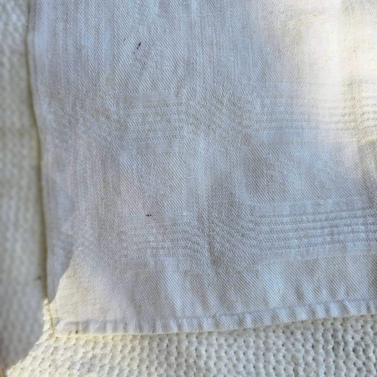 Euro vintage(ヨーロッパヴィンテージ) things‗「AW」name stich handkerchief fabric tablecloth ネーム刺繡入りハンカチ クロス ホワイト(刺繍:レッド)