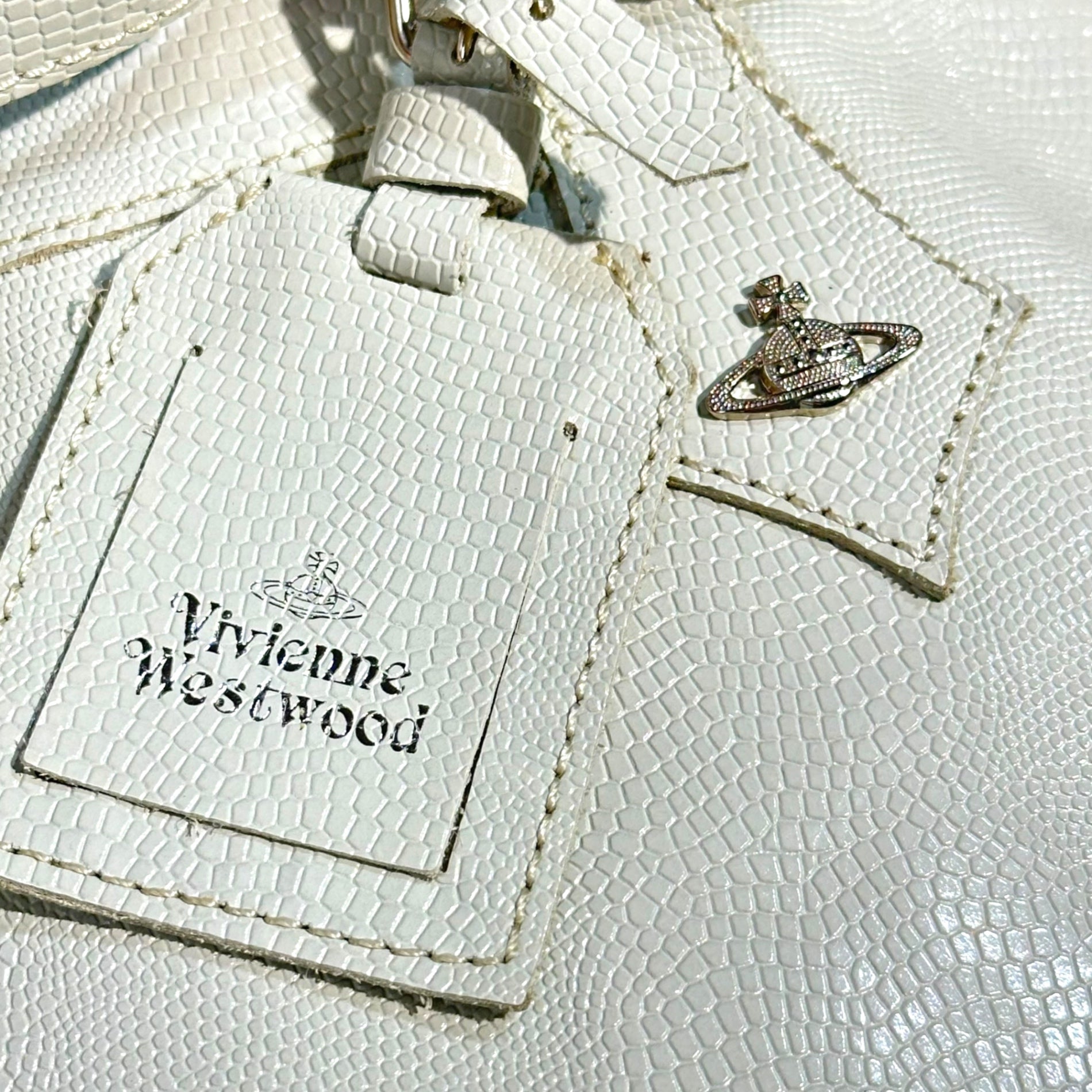 Vivienne Westwood ACCESSORIES(ヴィヴィアンウエストウッドアクセサリー) Orb Logo Crocodile Embossed Leather Tote Bag オーブ ロゴ クロコ 型押し レザー トート バッグ ホワイト ハンド 肩掛け