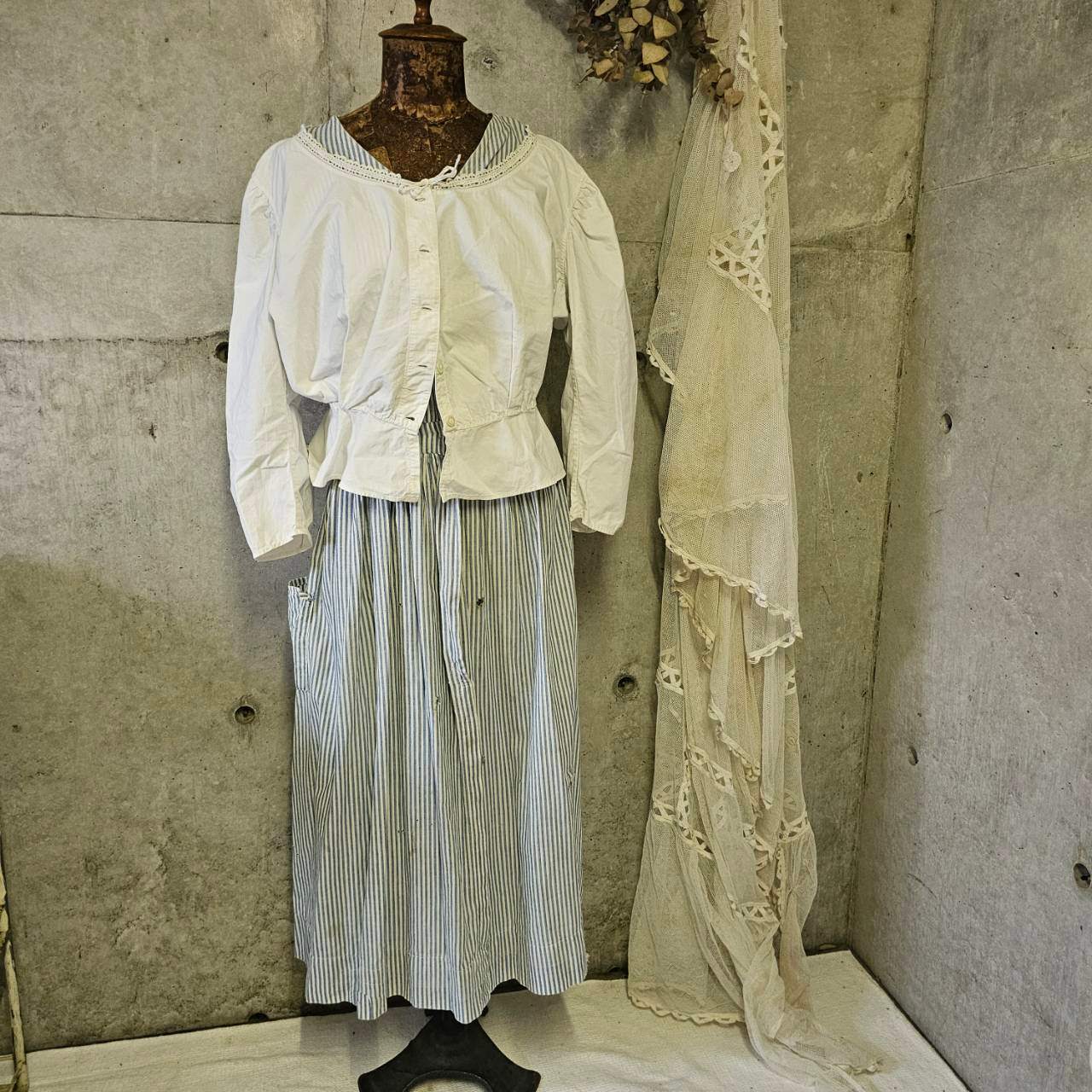Euro antique(ヨーロッパアンティーク) 1900's~ puff sleeve drawstring neckline white cotton blouse ホワイトコットンのパフスリーブなドローストリングブラウス 表記無し(M~L程度) ホワイト 推定1900年代以降